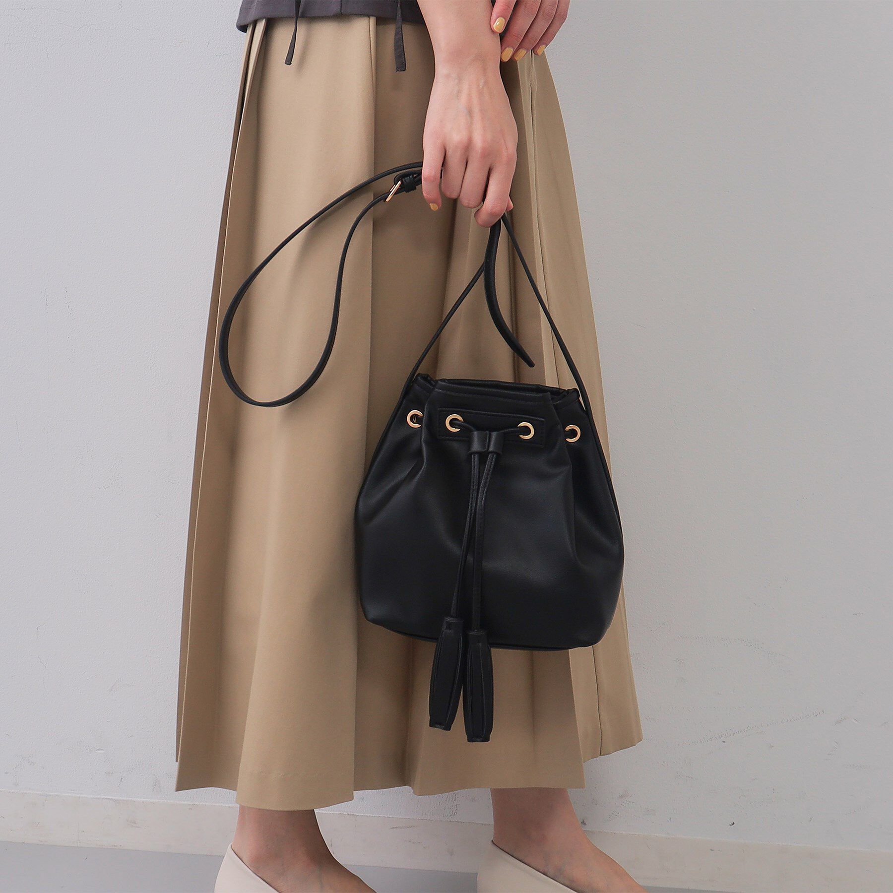 OPAQUE.CLIP「タッセル巾着デザインミニショルダーバッグ」|ショルダー・メッセンジャー|