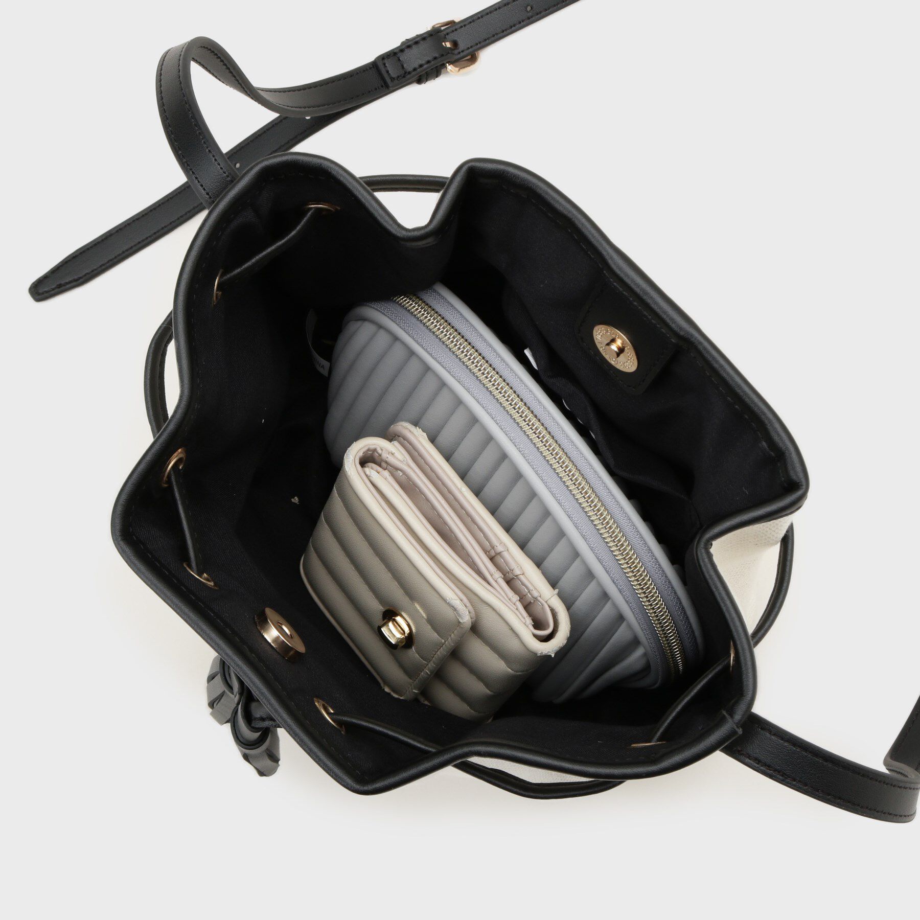 OPAQUE.CLIP「タッセル巾着デザインミニショルダーバッグ」|ショルダー・メッセンジャー|