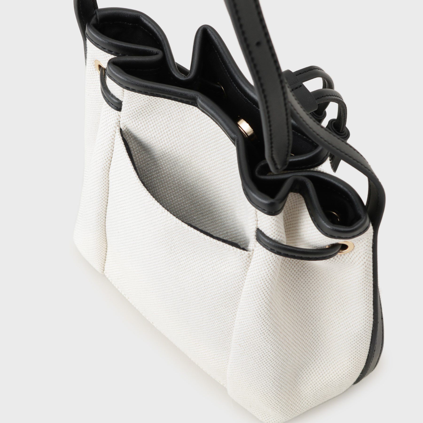 OPAQUE.CLIP「タッセル巾着デザインミニショルダーバッグ」|ショルダー・メッセンジャー|