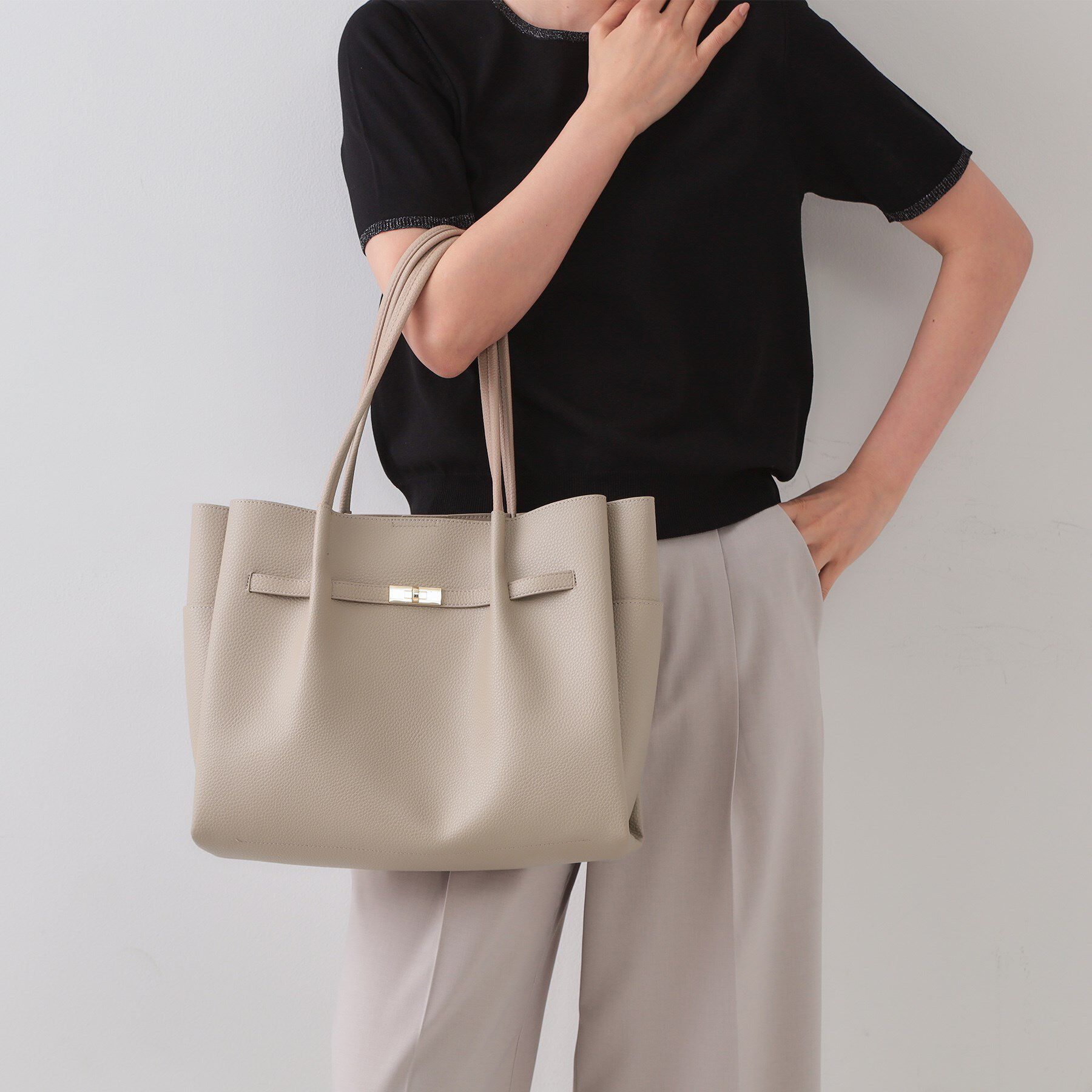 OPAQUE.CLIP「【軽量/A4サイズ対応/通勤対応】フロントベルトデザイントートバッグ」|トートバッグ|ベージュ(052)