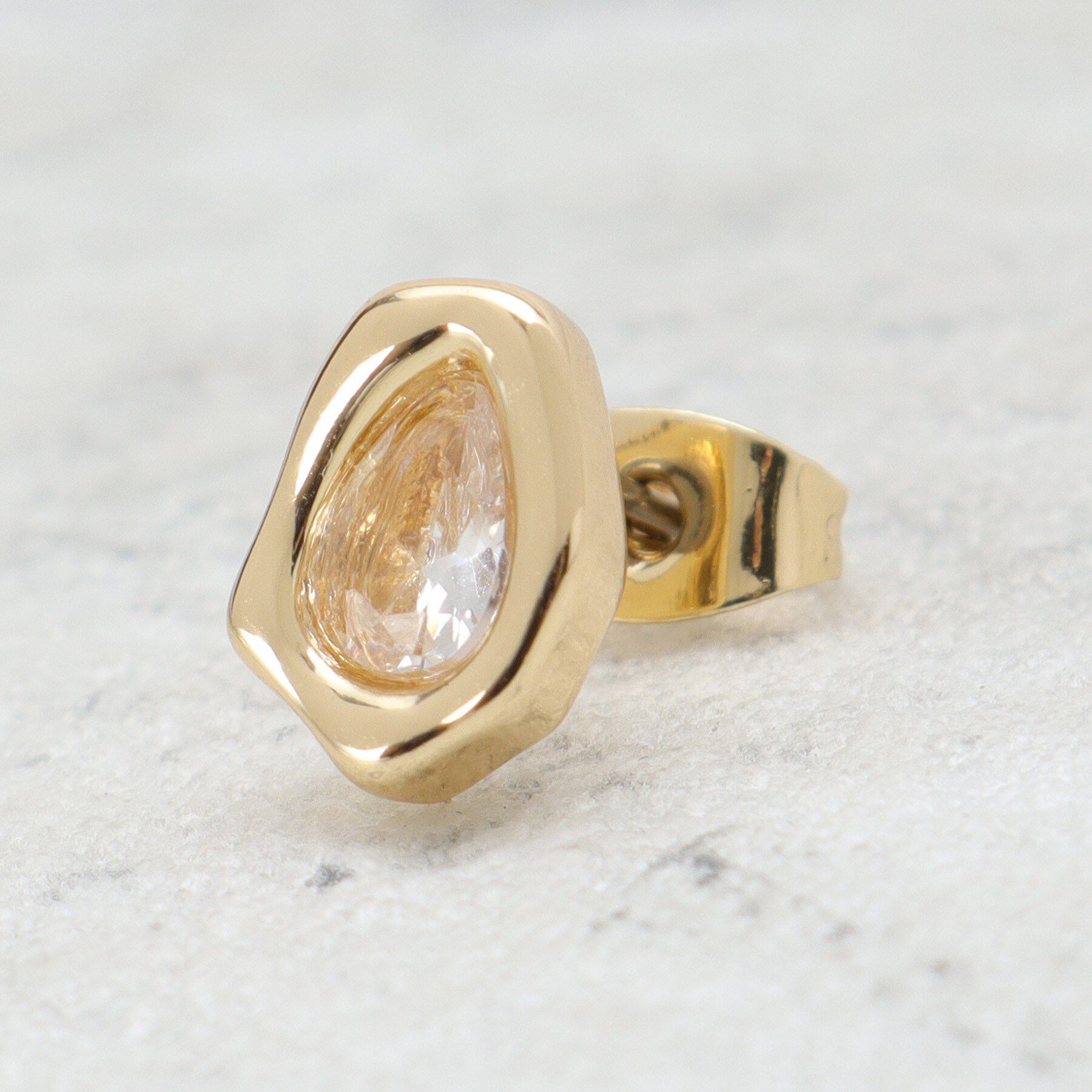 OPAQUE.CLIP「メタル縁取りビジューピアス」|ピアス|