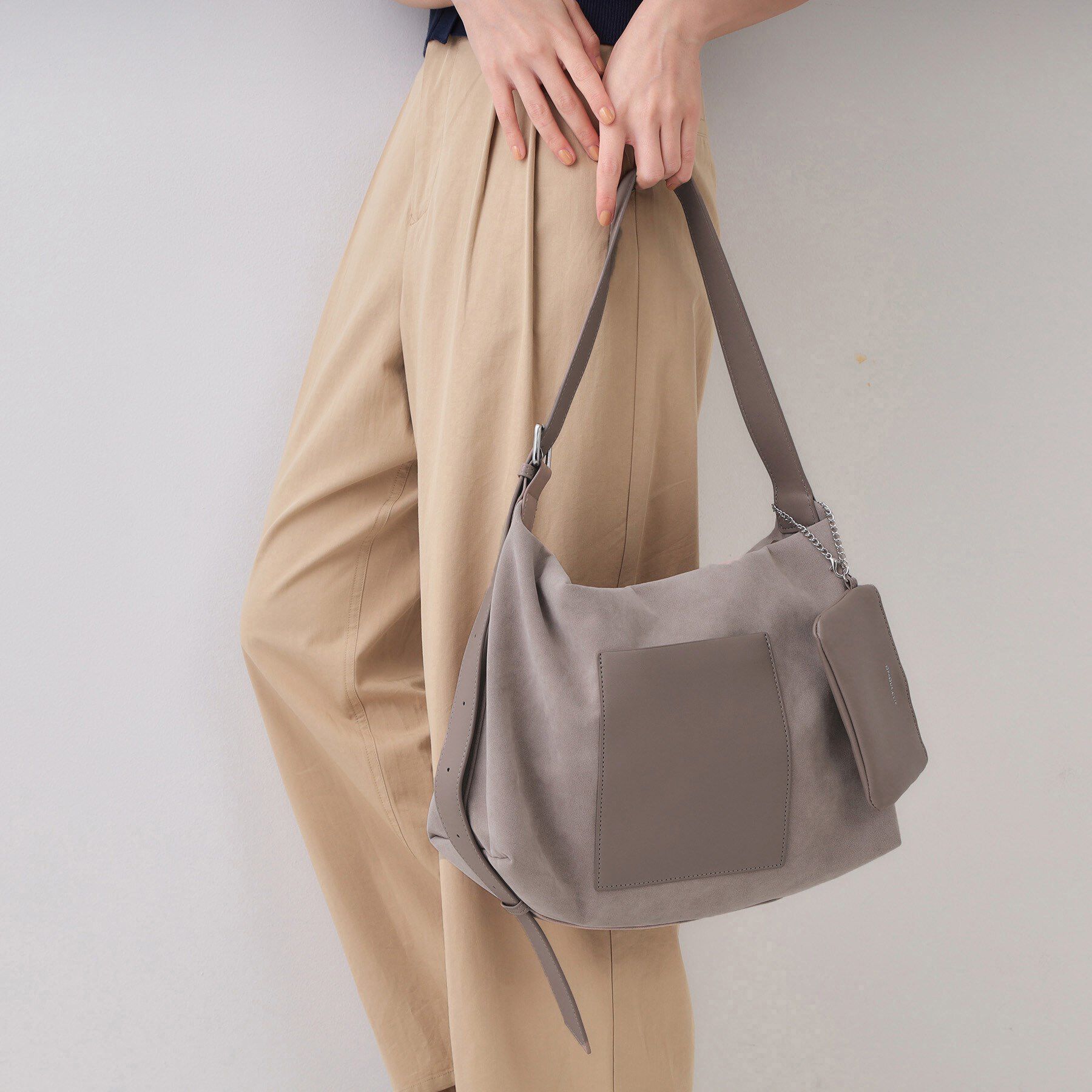 OPAQUE.CLIP「【2WAY/A4サイズ対応】ポーチ付きフェイクスエードショルダーバッグ」|ショルダー・メッセンジャー|