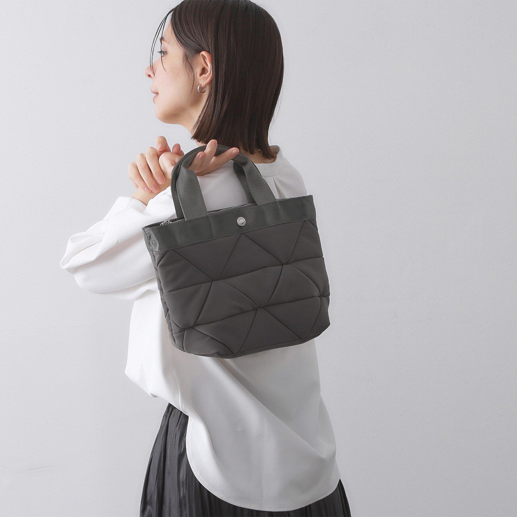 OPAQUE.CLIP「【2WAY／軽量】トライアングルキルティングミドルトートバッグ」|トートバッグ|