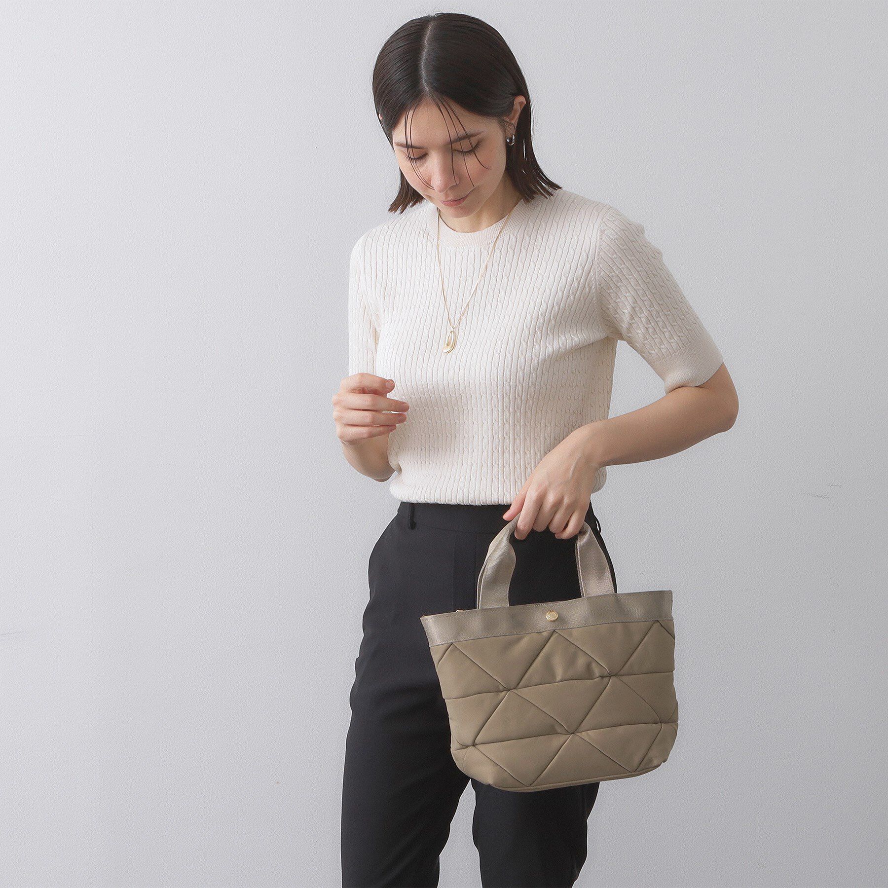 OPAQUE.CLIP「【2WAY／軽量】トライアングルキルティングミドルトートバッグ」|トートバッグ|モカブラウン(042