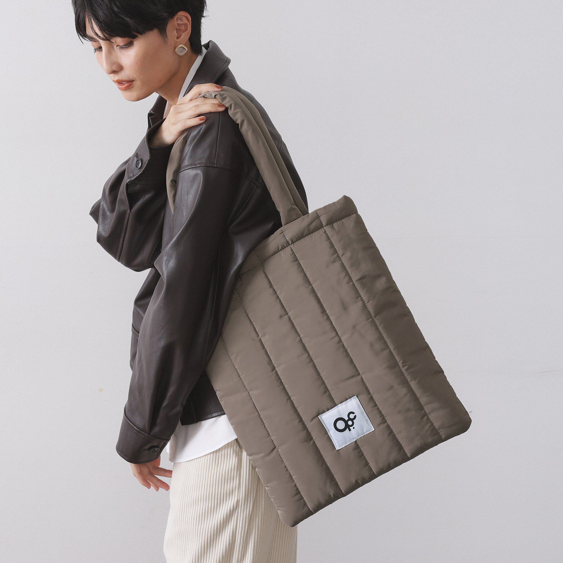 OPAQUE.CLIP「【軽量／カラビナチャーム付き／A4サイズ対応】ストライプキルトパフィートートバッグ」|トートバッグ|