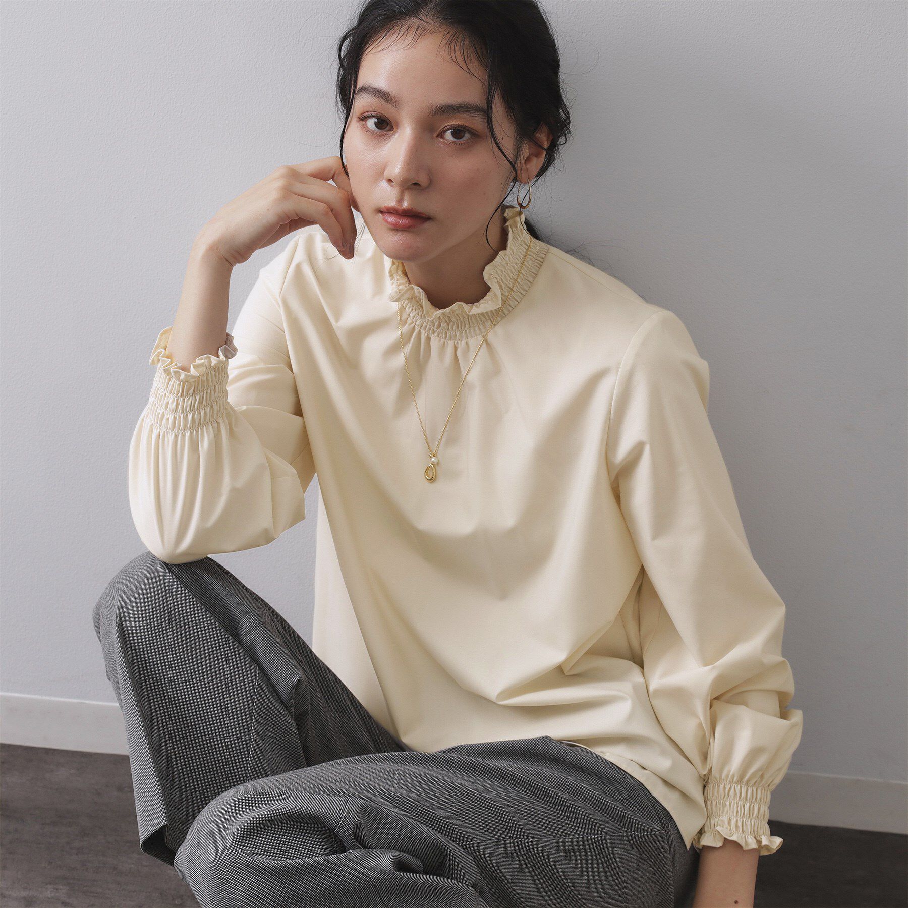 OPAQUE.CLIP「シャーリングハイネックブラウス【洗濯機OK】」|シャツ・ブラウス|アイボリー(004)