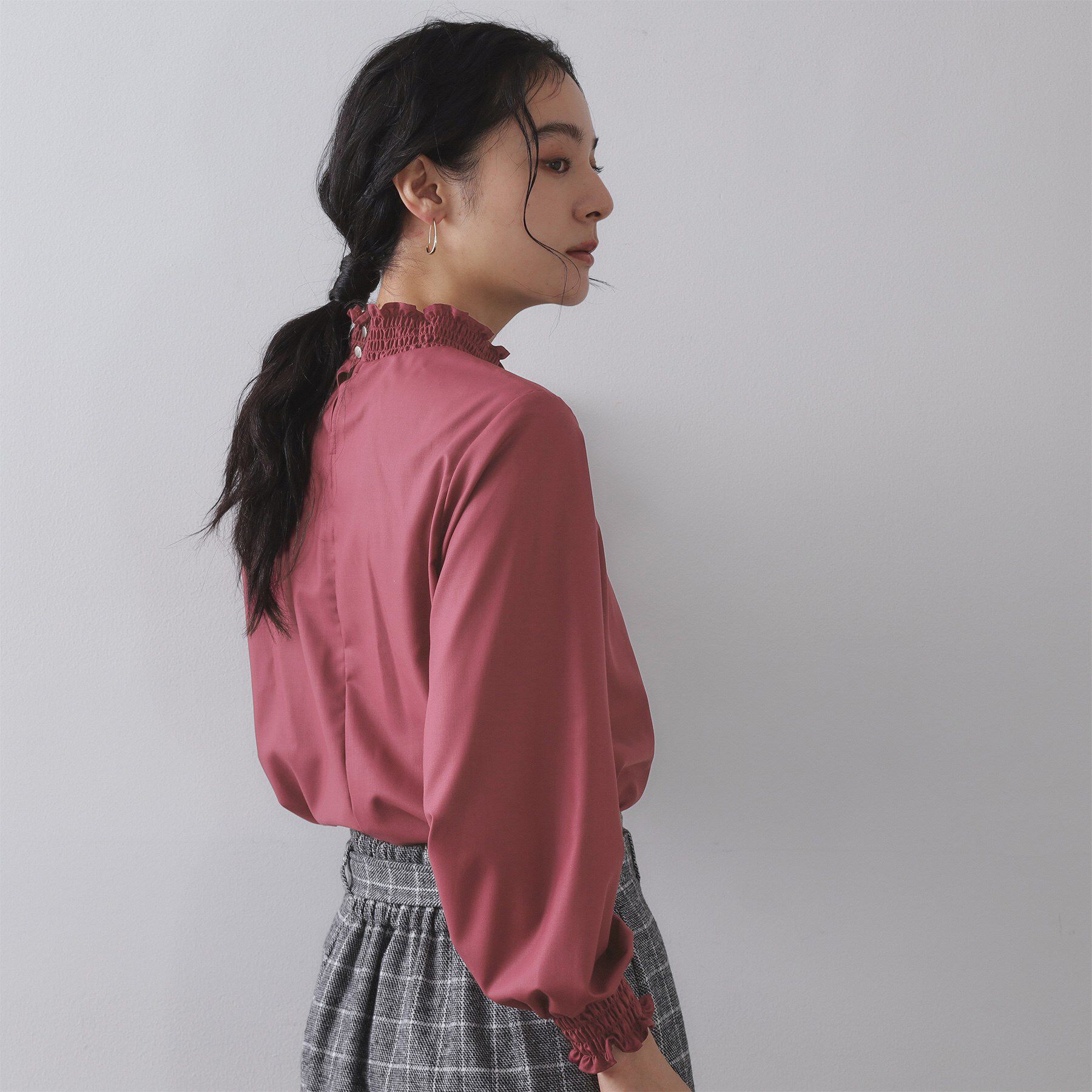 OPAQUE.CLIP「シャーリングハイネックブラウス【洗濯機OK】」|シャツ・ブラウス|