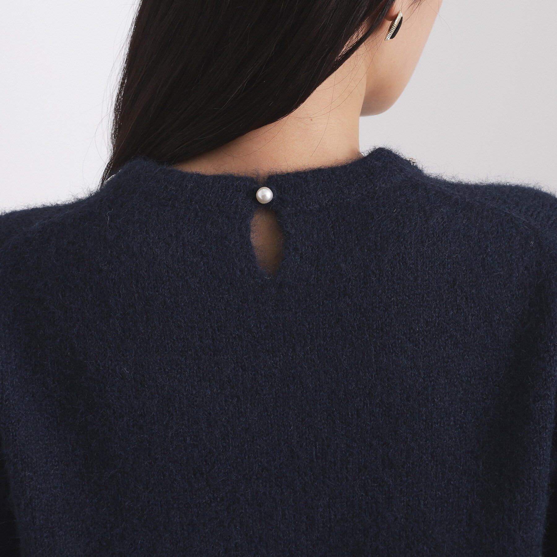 OPAQUE.CLIP「ビジューネックミドルゲージニット【洗濯機OK】」|ニット・セーター|