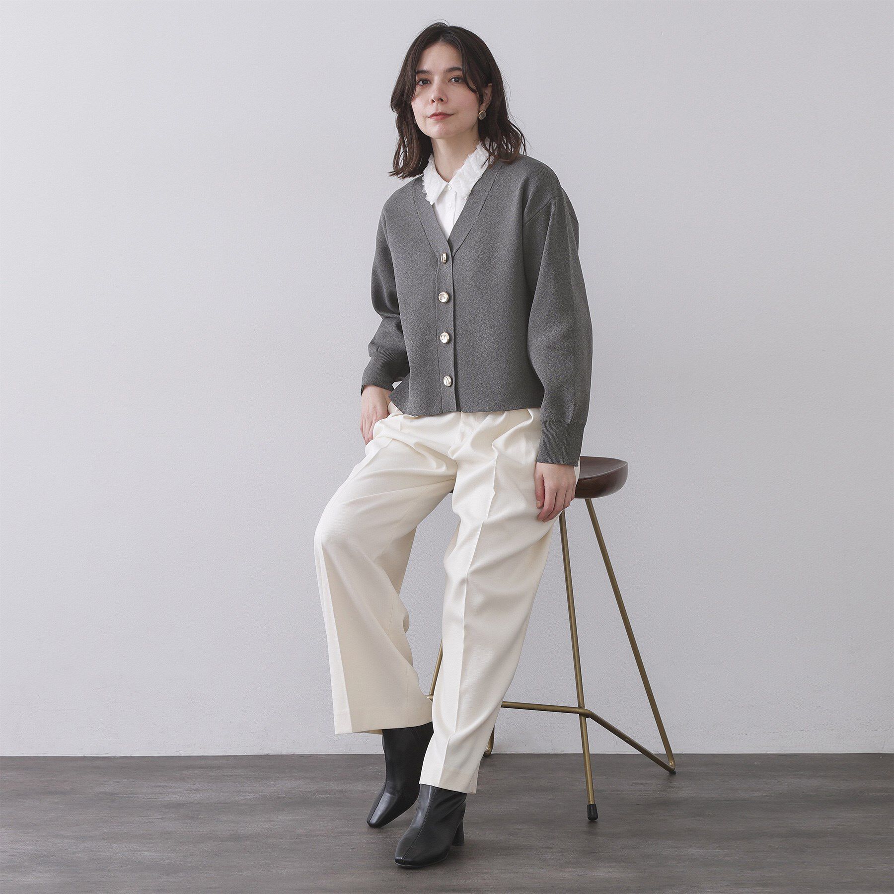 OPAQUE.CLIP「ゴールドビックボタンVネックニットカーディガン【洗濯機OK】」|カーディガン|