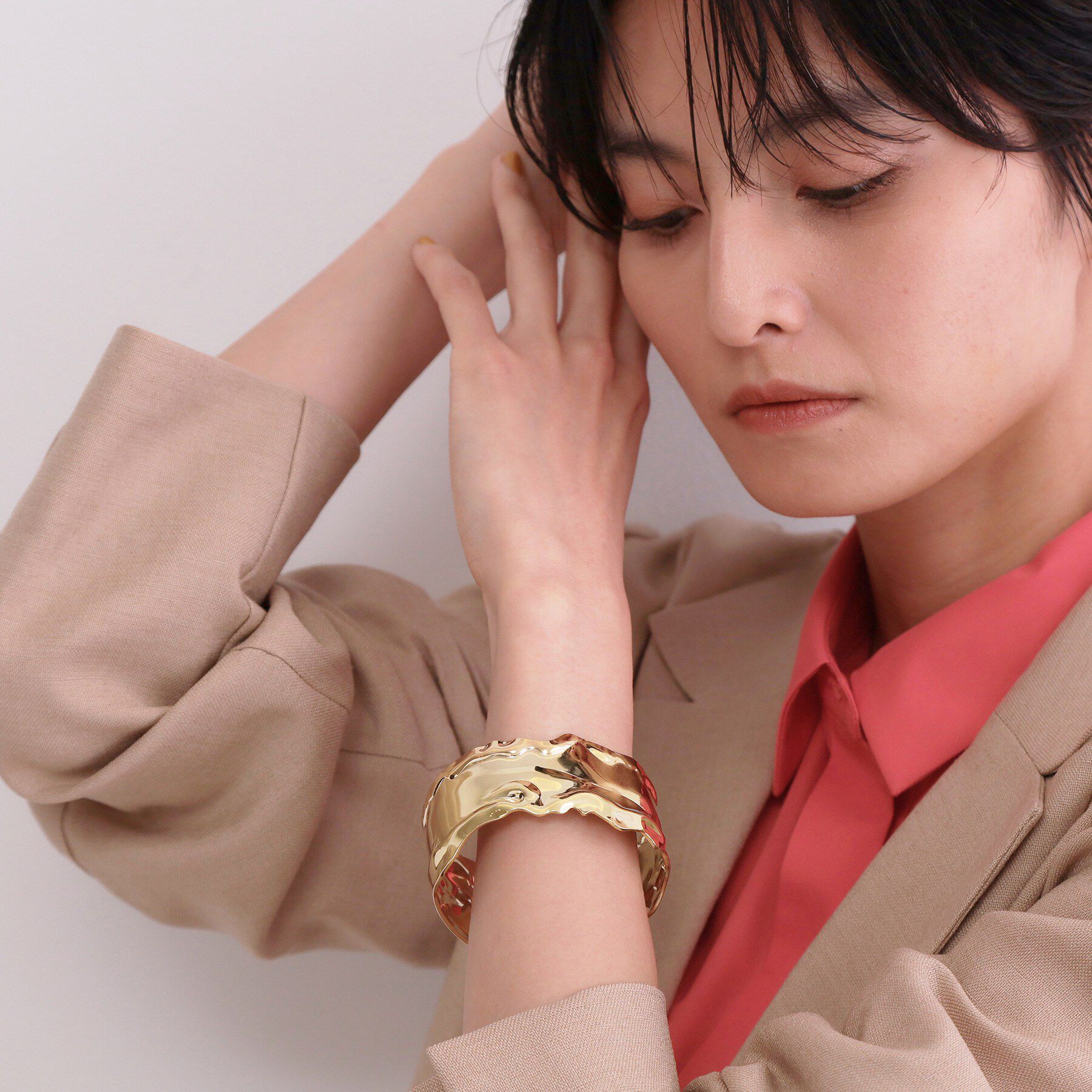 OPAQUE.CLIP「ニュアンスエンボス ワイドバングル」|ブレスレット・バングル|