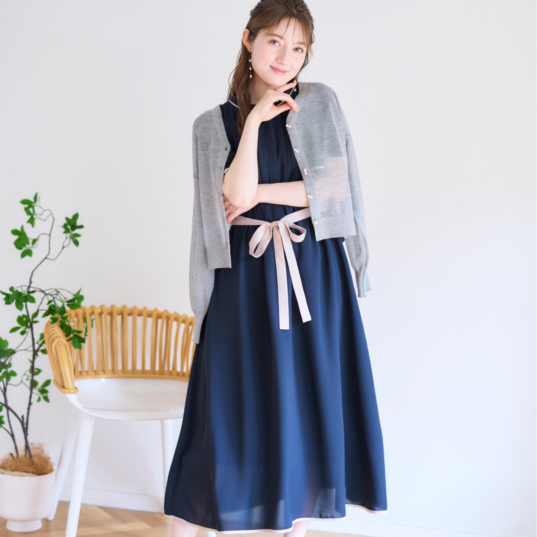 Couture broach「【上品な透け感・通勤】ダブルパール調釦シアーカーディガン」|カーディガン|