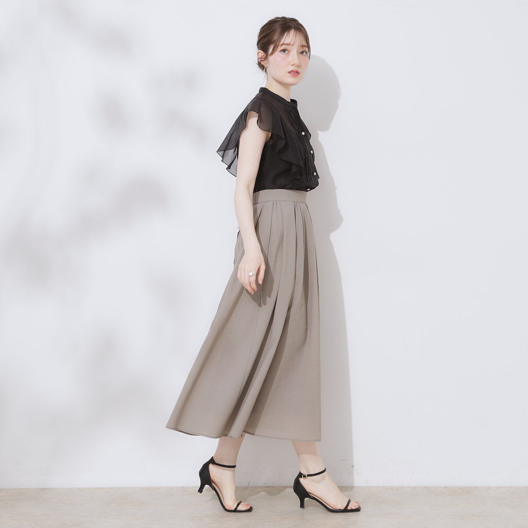 Couture broach「【洗える・オシャレな透け感】タックデザインフレア袖シアーブラウス」|シャツ・ブラウス|