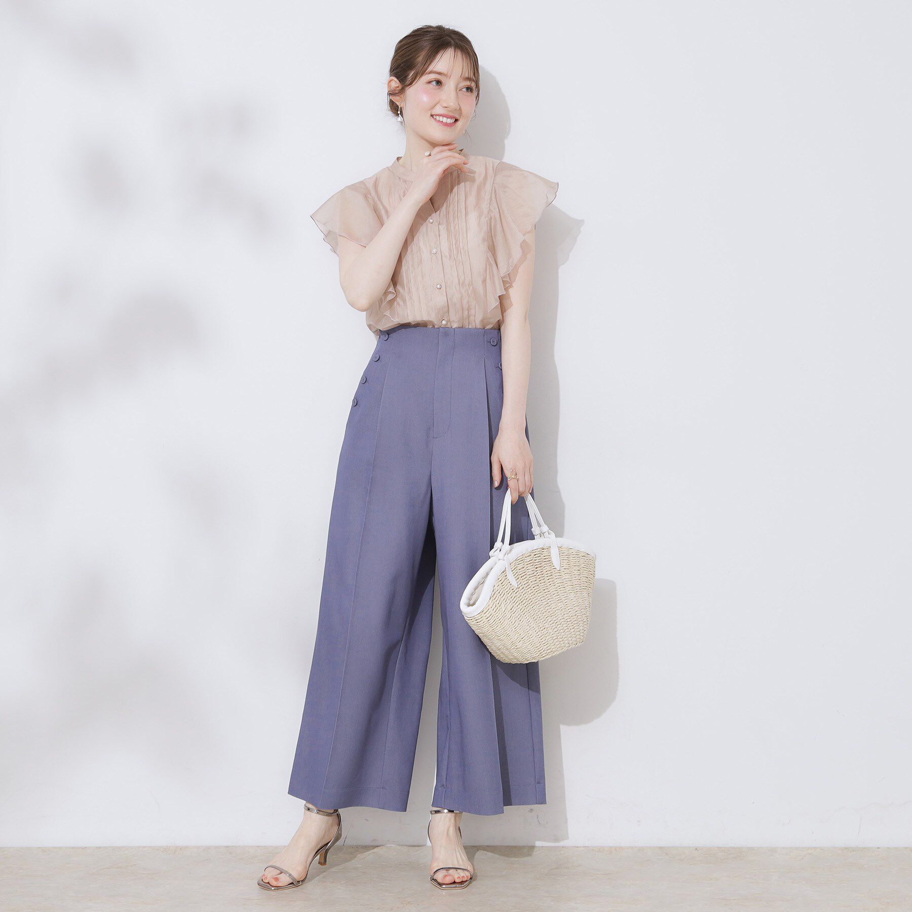 Couture broach「【洗える・オシャレな透け感】タックデザインフレア袖シアーブラウス」|シャツ・ブラウス|