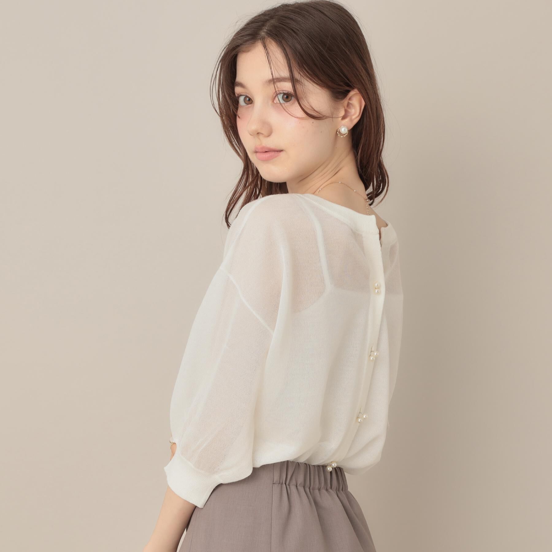 Couture broach「【前後2WAY・二の腕カバー】ダブルパール調釦5分袖シアーカーディガントップス」|カーディガン|