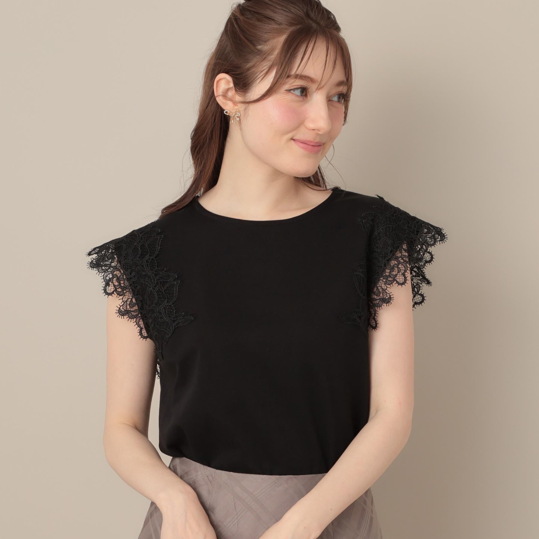 Couture broach「【マシンウォッシャブル・UVケア・接触冷感】フレンチ肩レースカットソー」|Tシャツ・カットソー|