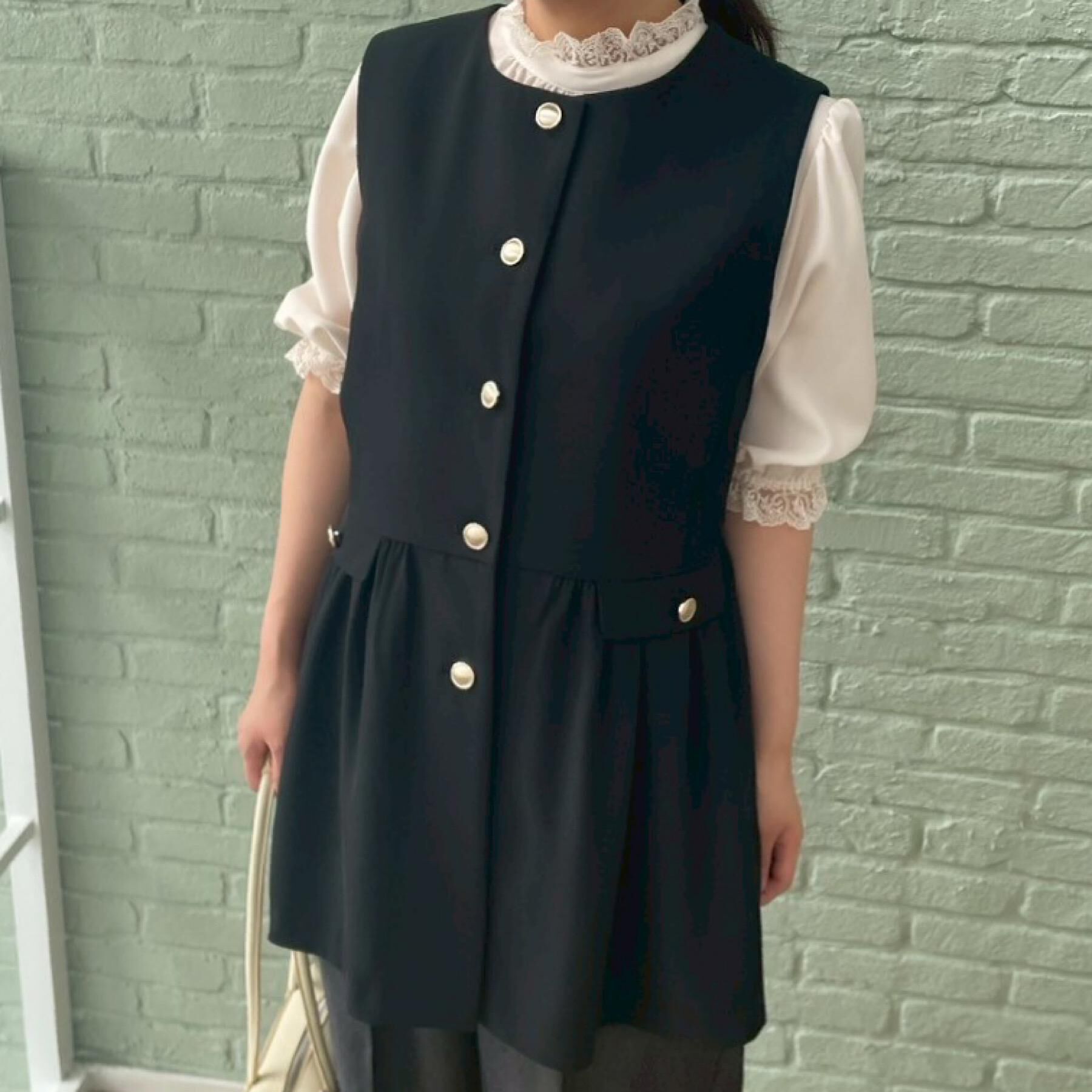 Couture broach「【フェミニン・きれいめ】ゴールド釦ペプラムジレ」|ベスト・ジレ|