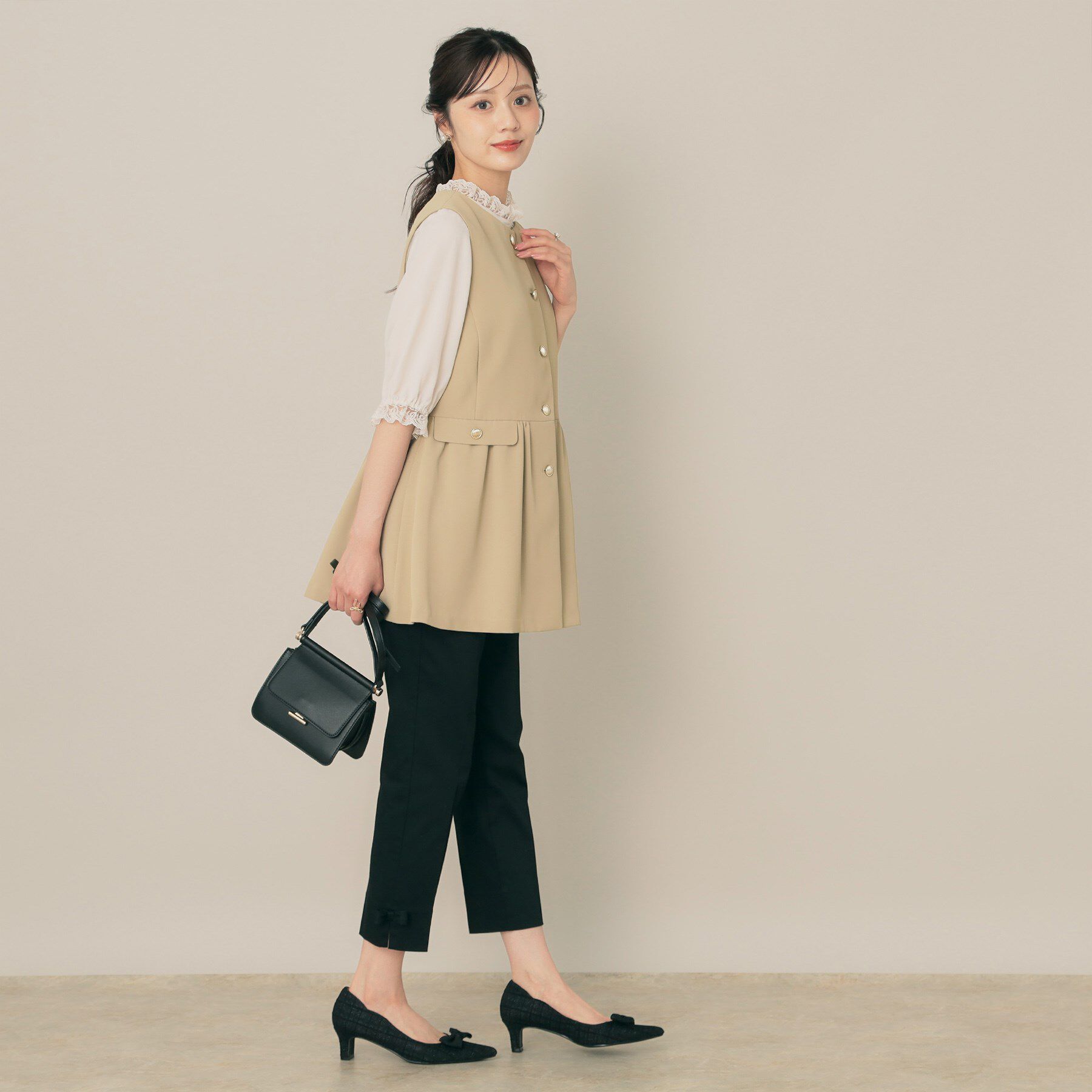 Couture broach「【フェミニン・きれいめ】ゴールド釦ペプラムジレ」|ベスト・ジレ|