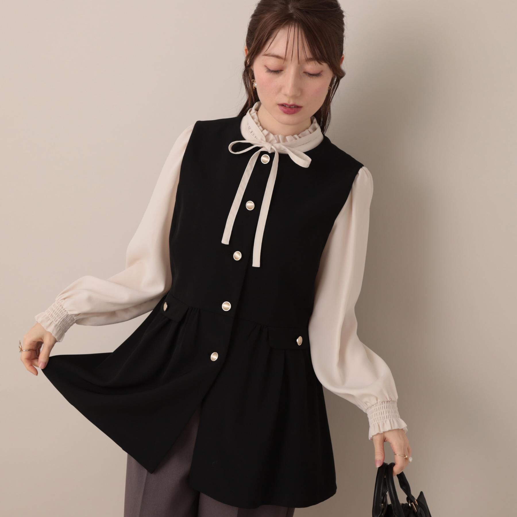 Couture broach「【フェミニン・きれいめ】ゴールド釦ペプラムジレ」|ベスト・ジレ|