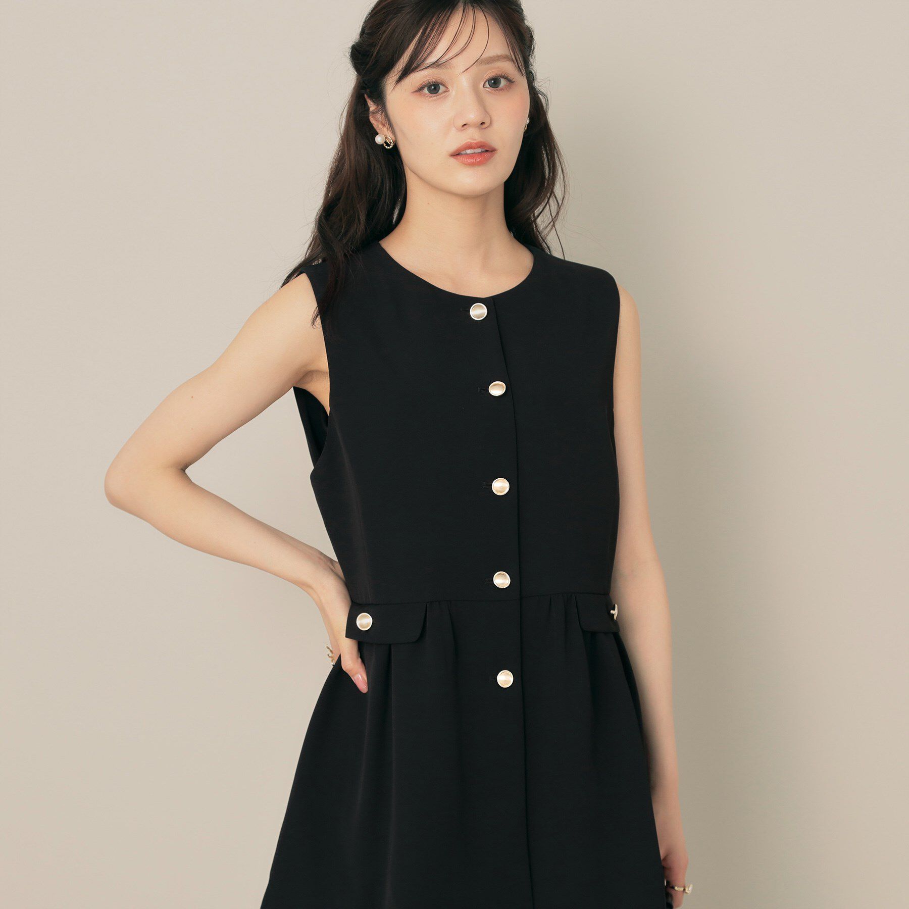 Couture broach「【フェミニン・きれいめ】ゴールド釦ペプラムジレ」|ベスト・ジレ|