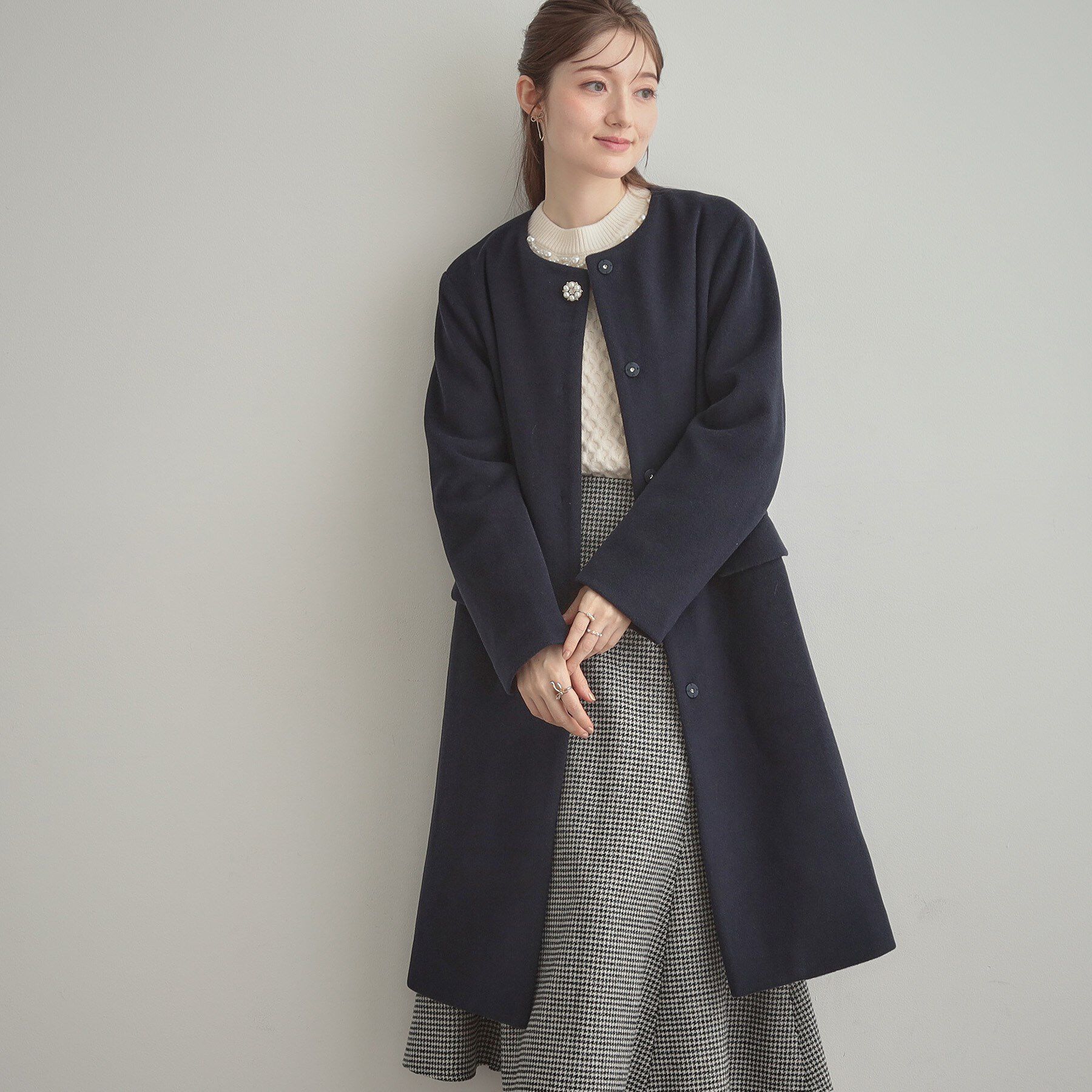 Couture broach「【通勤/ビジューブローチ付き】ノーカラー ロングコート」|ノーカラーコート|ネイビー(094)