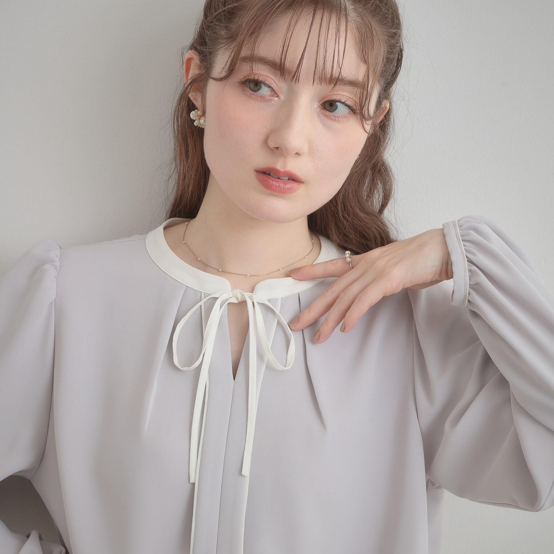 Couture broach「【洗える・ハレの日・通勤】配色 細リボンタイ ブラウス」|シャツ・ブラウス|