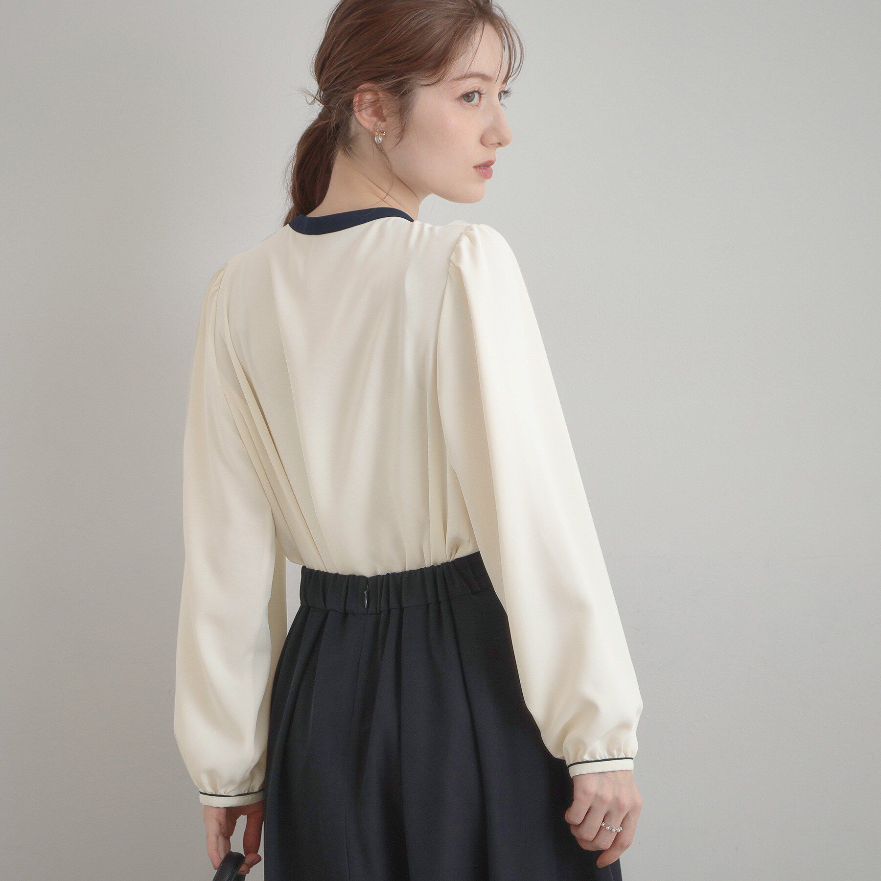 Couture broach「【洗える・ハレの日・通勤】配色 細リボンタイ ブラウス」|シャツ・ブラウス|