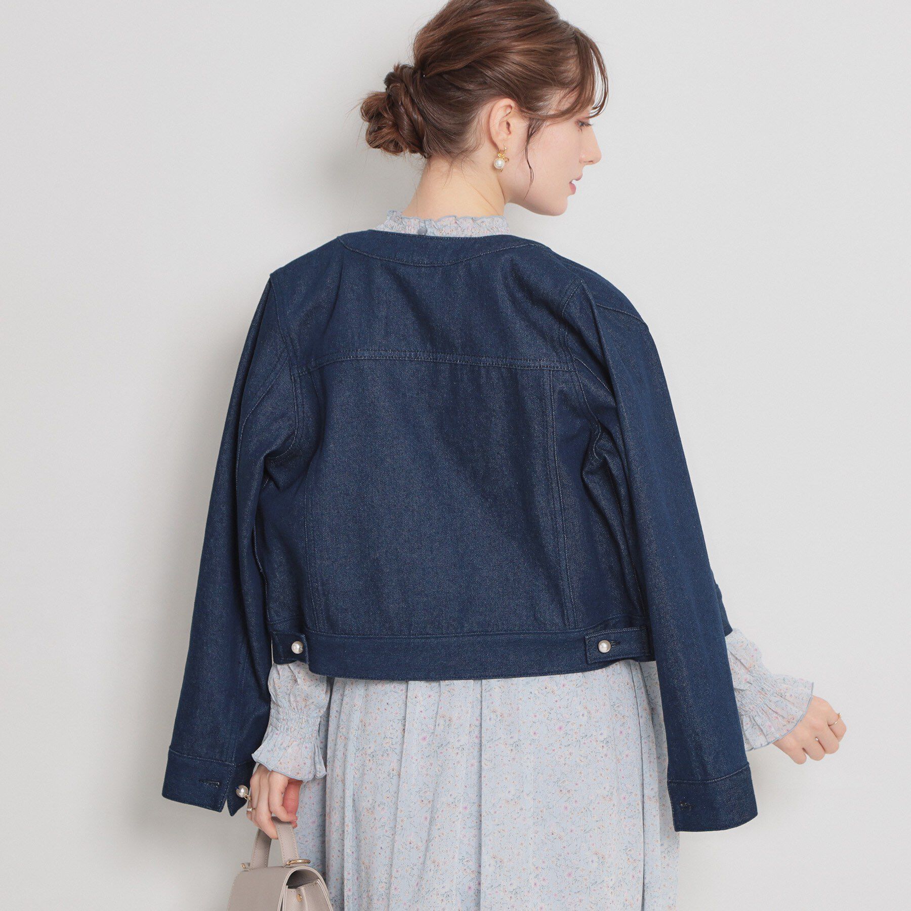 Couture broach「【洗える・綿100％】パール調ボタン デニムジャケット」|デニムジャケット|