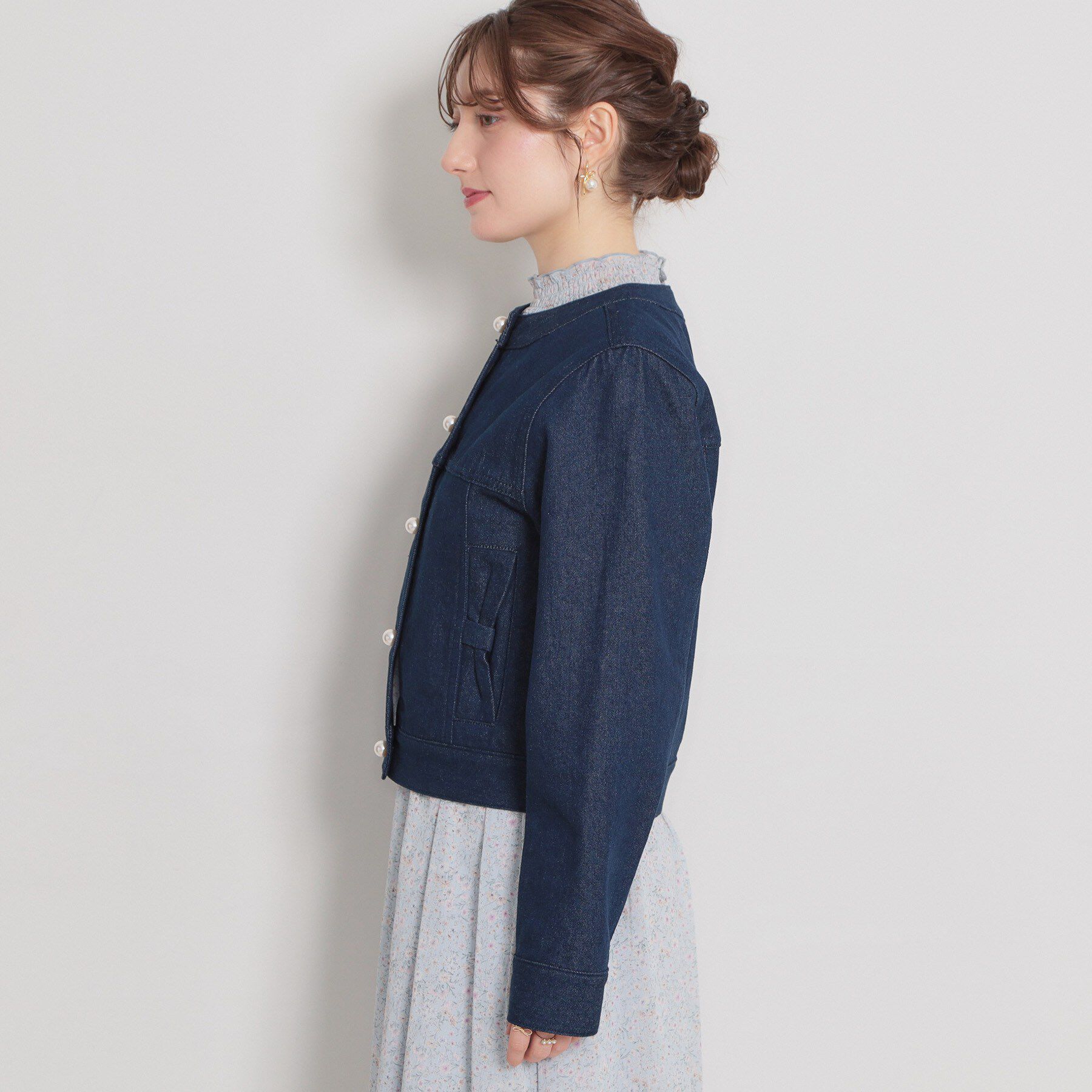 Couture broach「【洗える・綿100％】パール調ボタン デニムジャケット」|デニムジャケット|