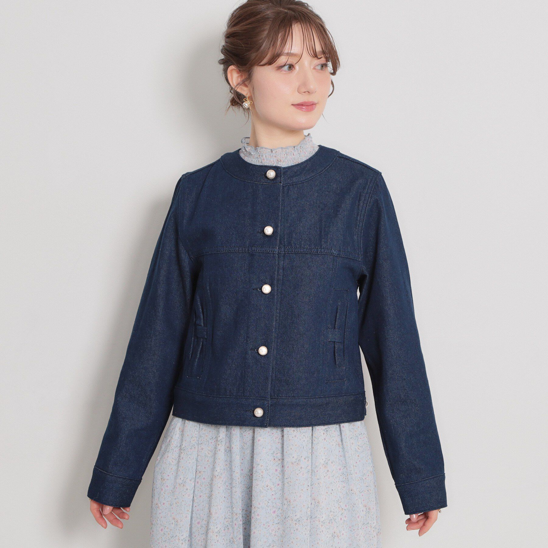 Couture broach「【洗える・綿100％】パール調ボタン デニムジャケット」|デニムジャケット|