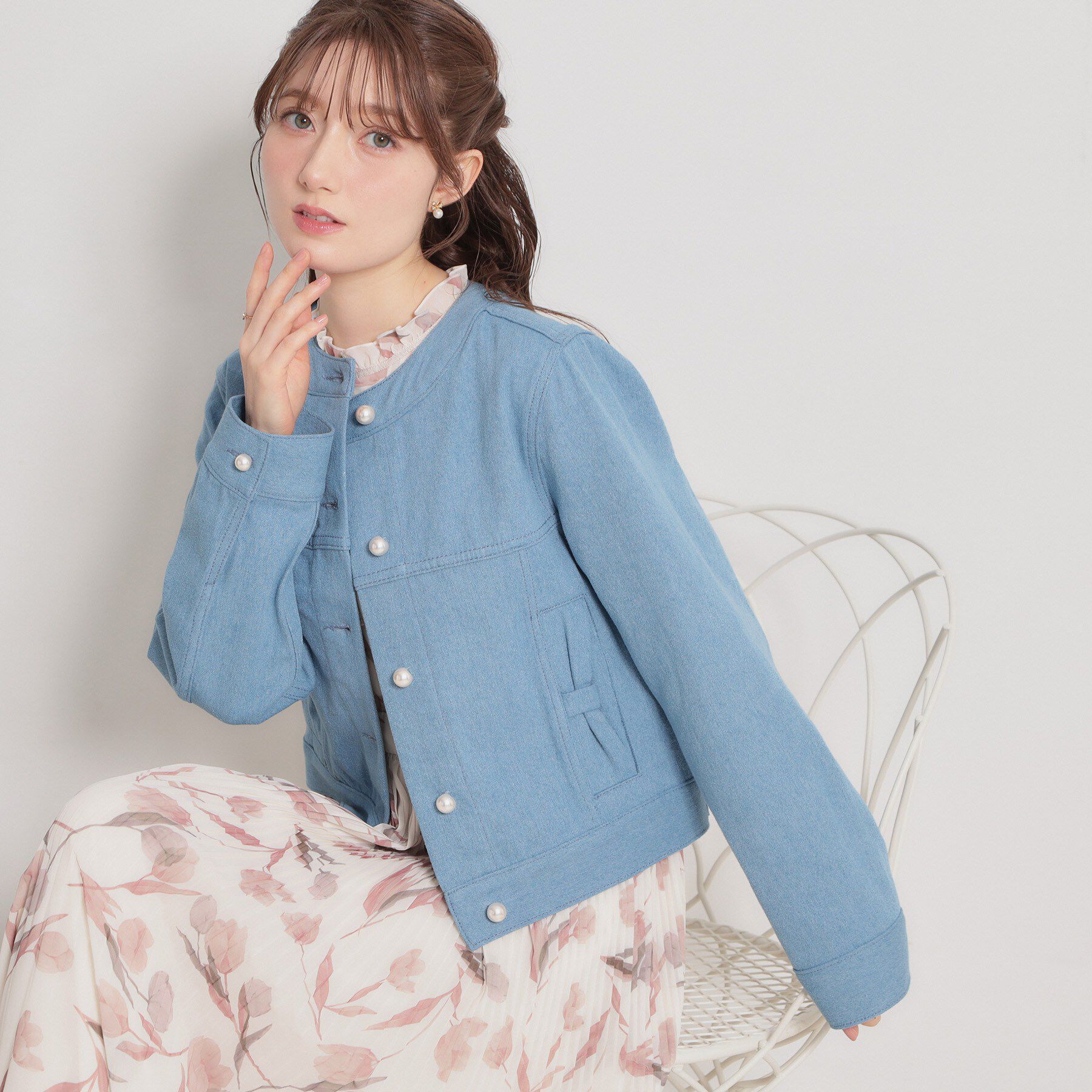 Couture broach「【洗える・綿100％】パール調ボタン デニムジャケット」|デニムジャケット|