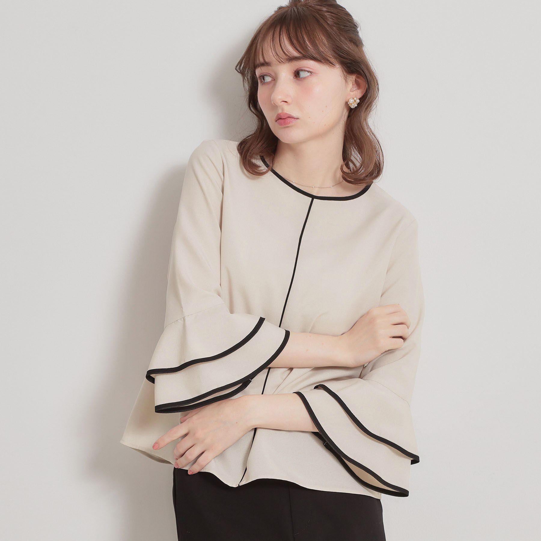 Couture broach「【イージーケア・接触冷感・吸水速乾】配色ラッフルブラウス」|シャツ・ブラウス|
