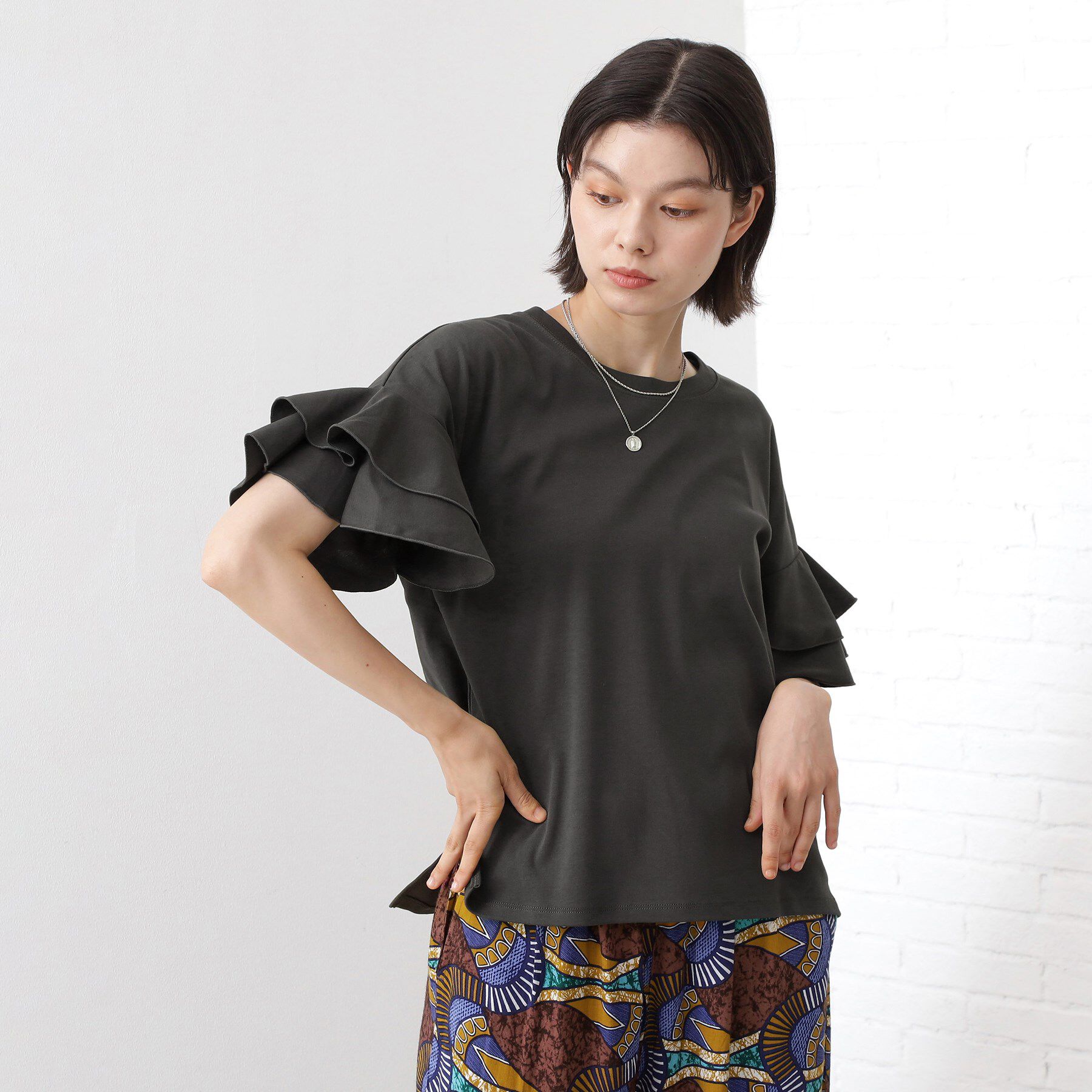 THE SHOP TK「【汗染み防止】袖フリルTシャツ【UVカット/洗濯機OK】」|Tシャツ・カットソー|スミクロ(018)