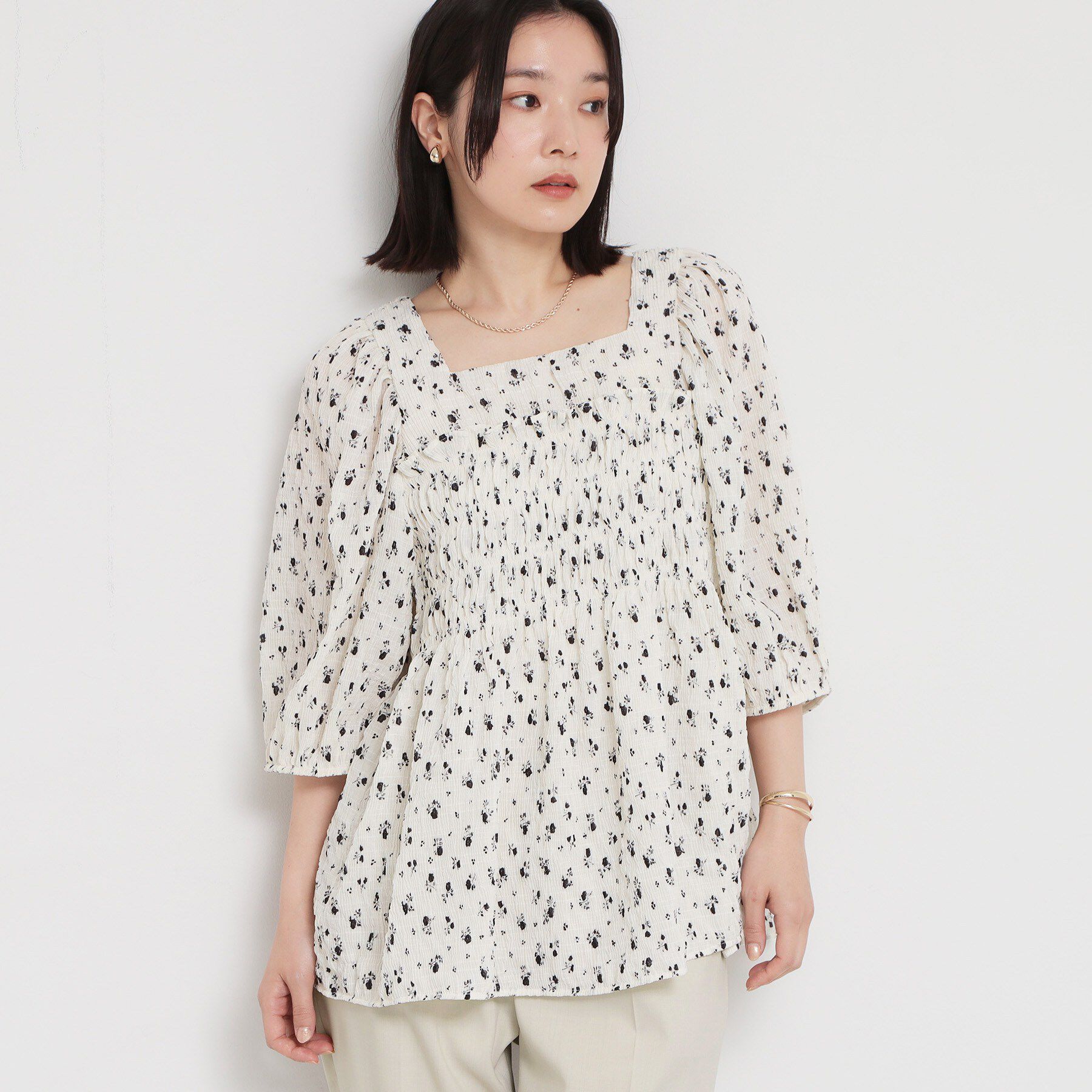 THE SHOP TK「花柄楊柳シャーリングブラウス」|シャツ・ブラウス|アイボリー(104)