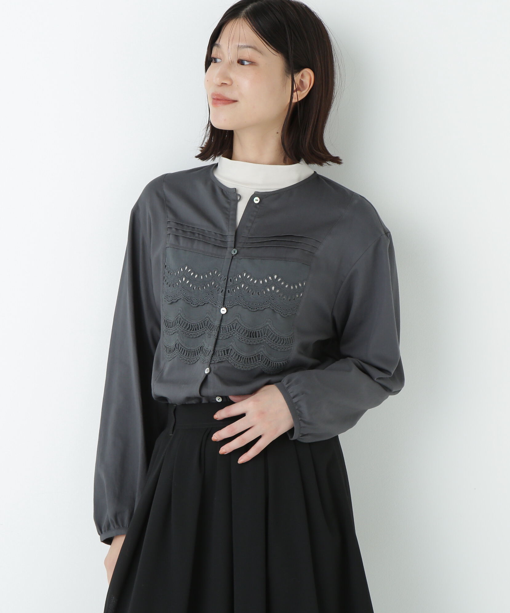  「レイヤーレースブラウス」|シャツ・ブラウス|チャコール1