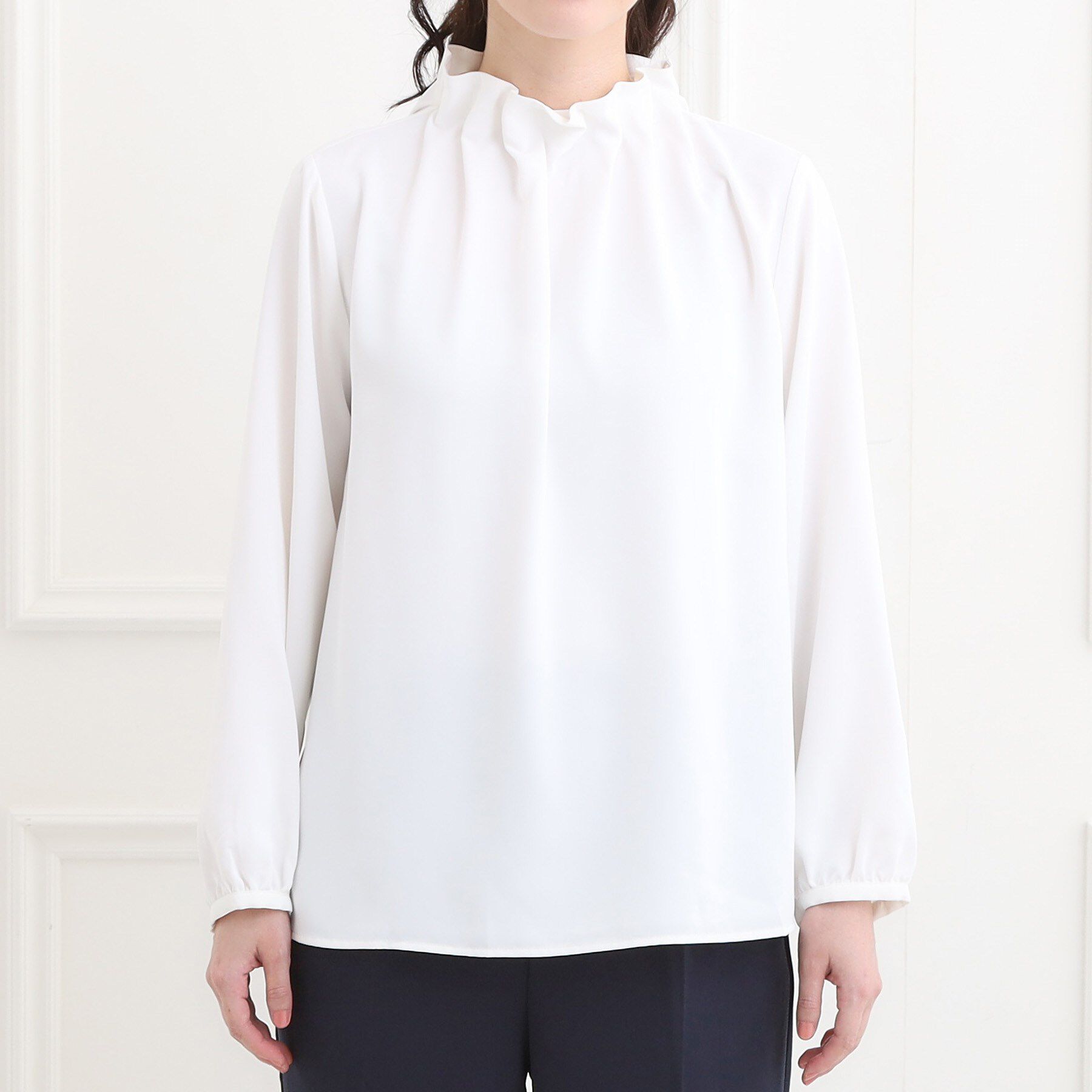 SHOO･LA･RUE「【洗濯機可】上品で華やか スタンドフリルブラウス」|シャツ・ブラウス|