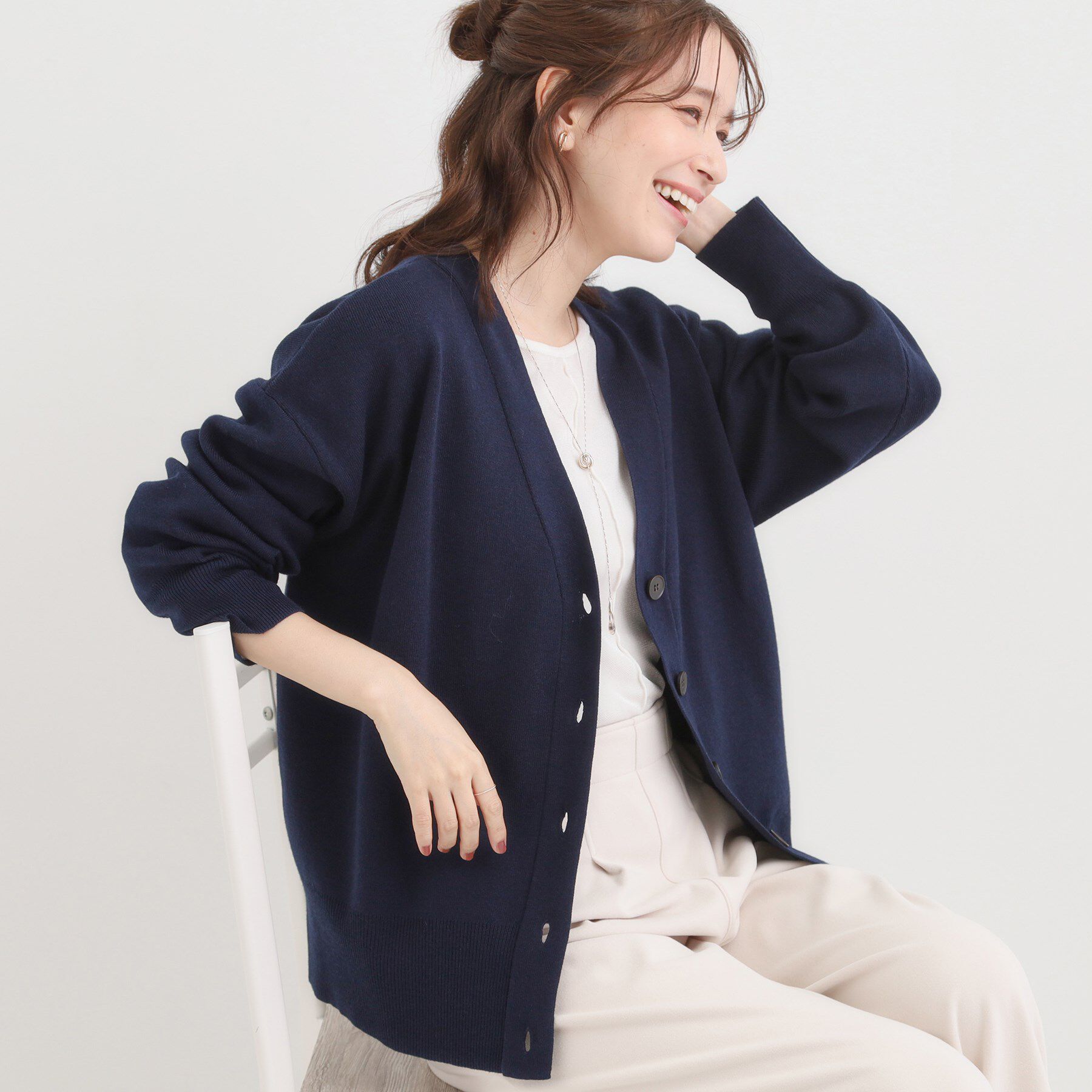 SHOO･LA･RUE「【洗える/毛玉レス】表面がきれいなVネックカーディガン」|カーディガン|ネイビー(094)