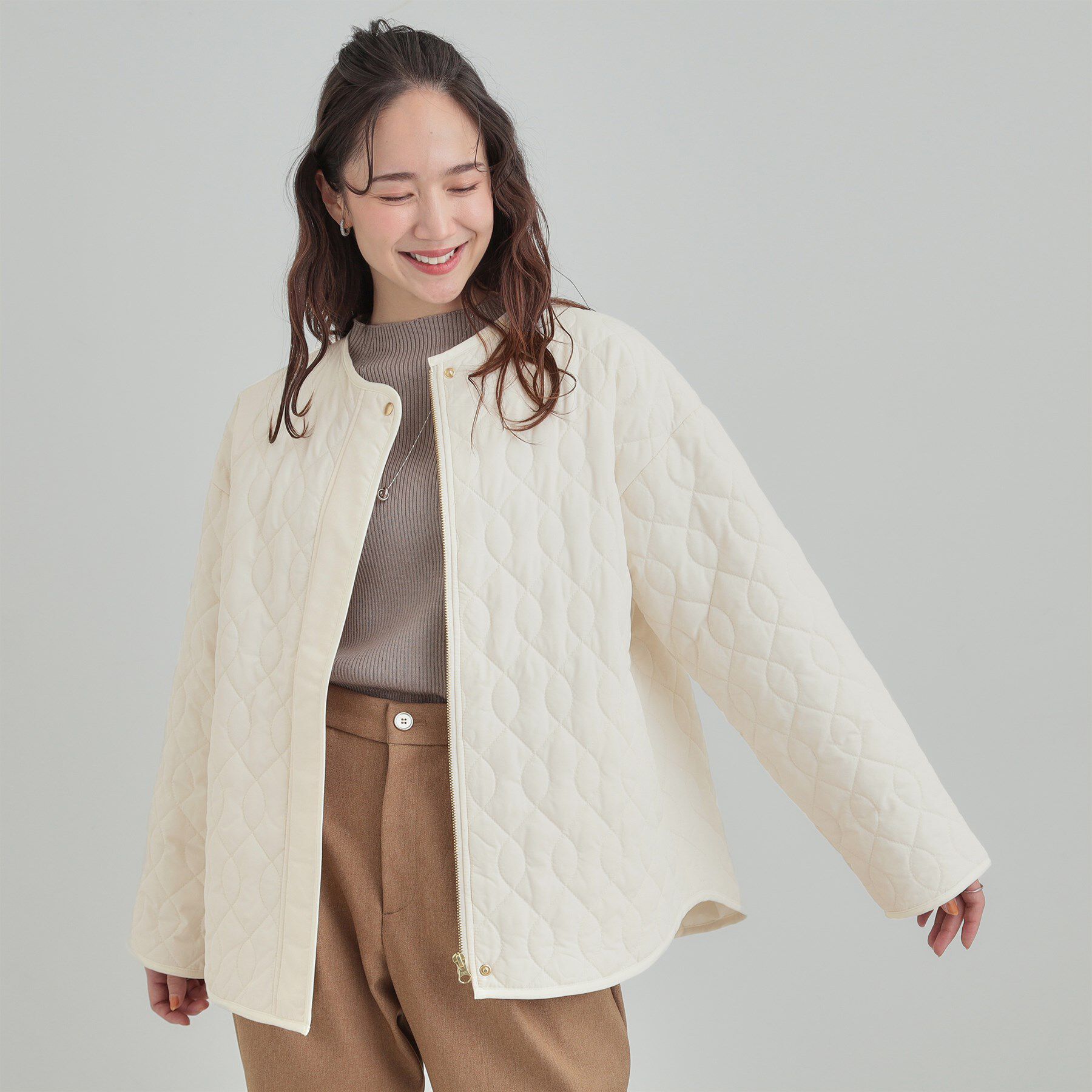 SHOO･LA･RUE「【洗濯機可/S-LL/撥水】ゴールドパーツで上品に 大人が着たい ノーカラーキルトジャケット」|ノーカラージャケット|