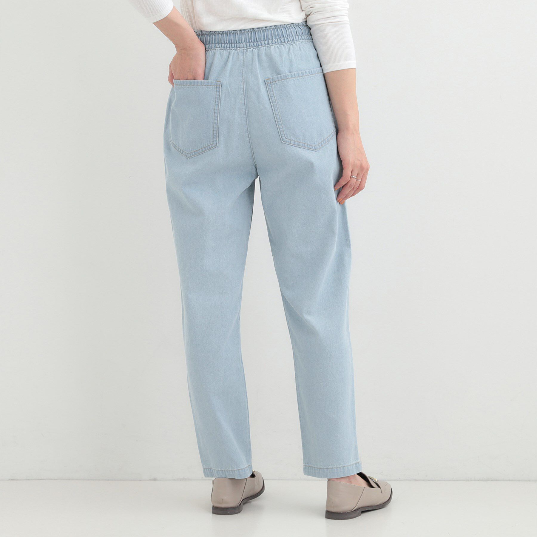 SHOO･LA･RUE「【ライトオンスデニム/S-LL】柔らからくらく イージーデニムテーパードパンツ」|デニム|