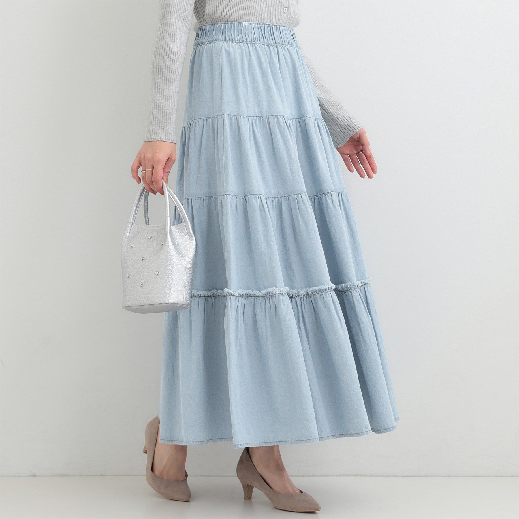 SHOO･LA･RUE「【ライトオンスデニム/S-LL】女性らしさをプラスする ティアードデニムロングスカート」|スカート|ブルー(091)