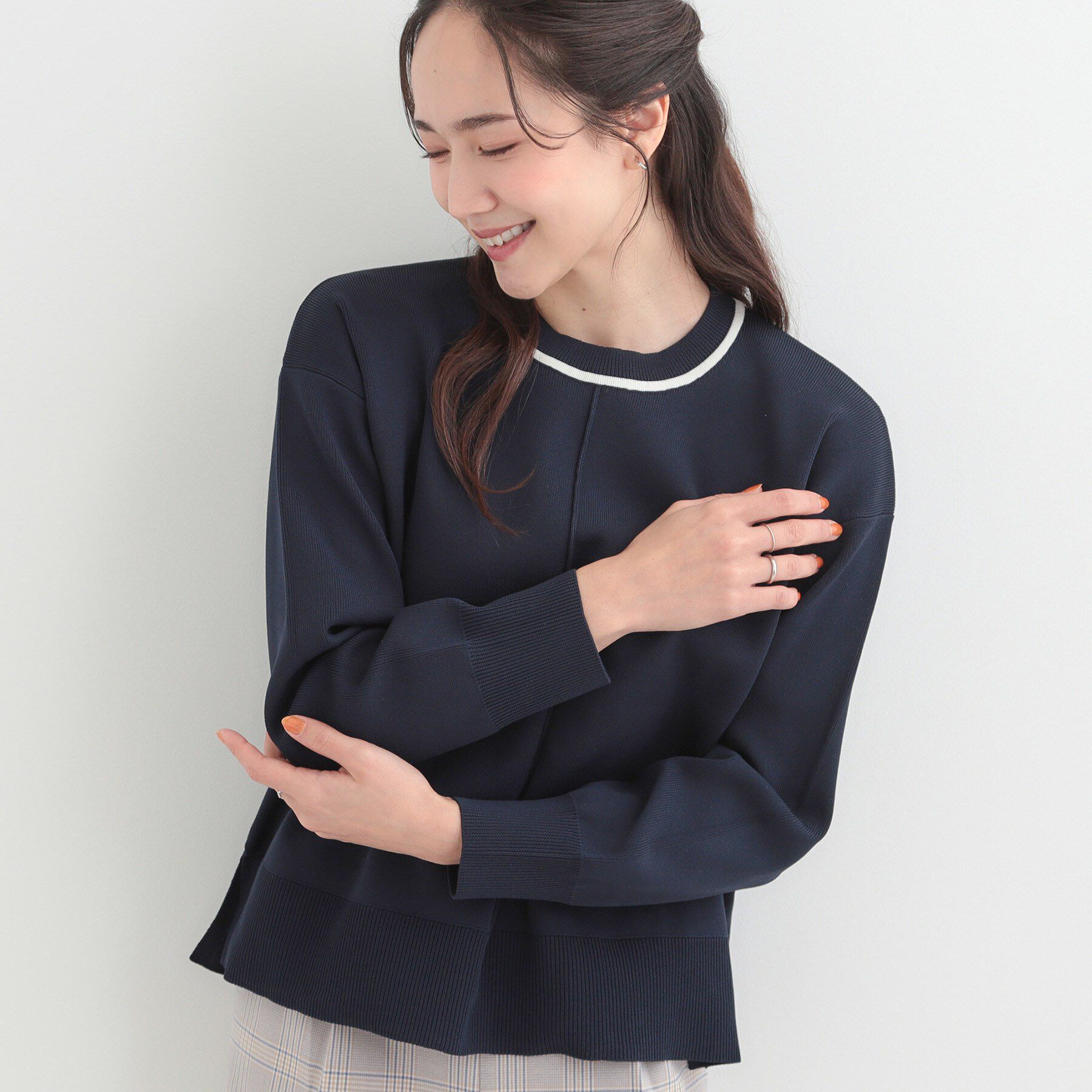SHOO･LA･RUE「【洗濯機可/S-LL】軽やかなパイピングがポイント スウェットライクニット」|ニット・セーター|ネイビー(094)