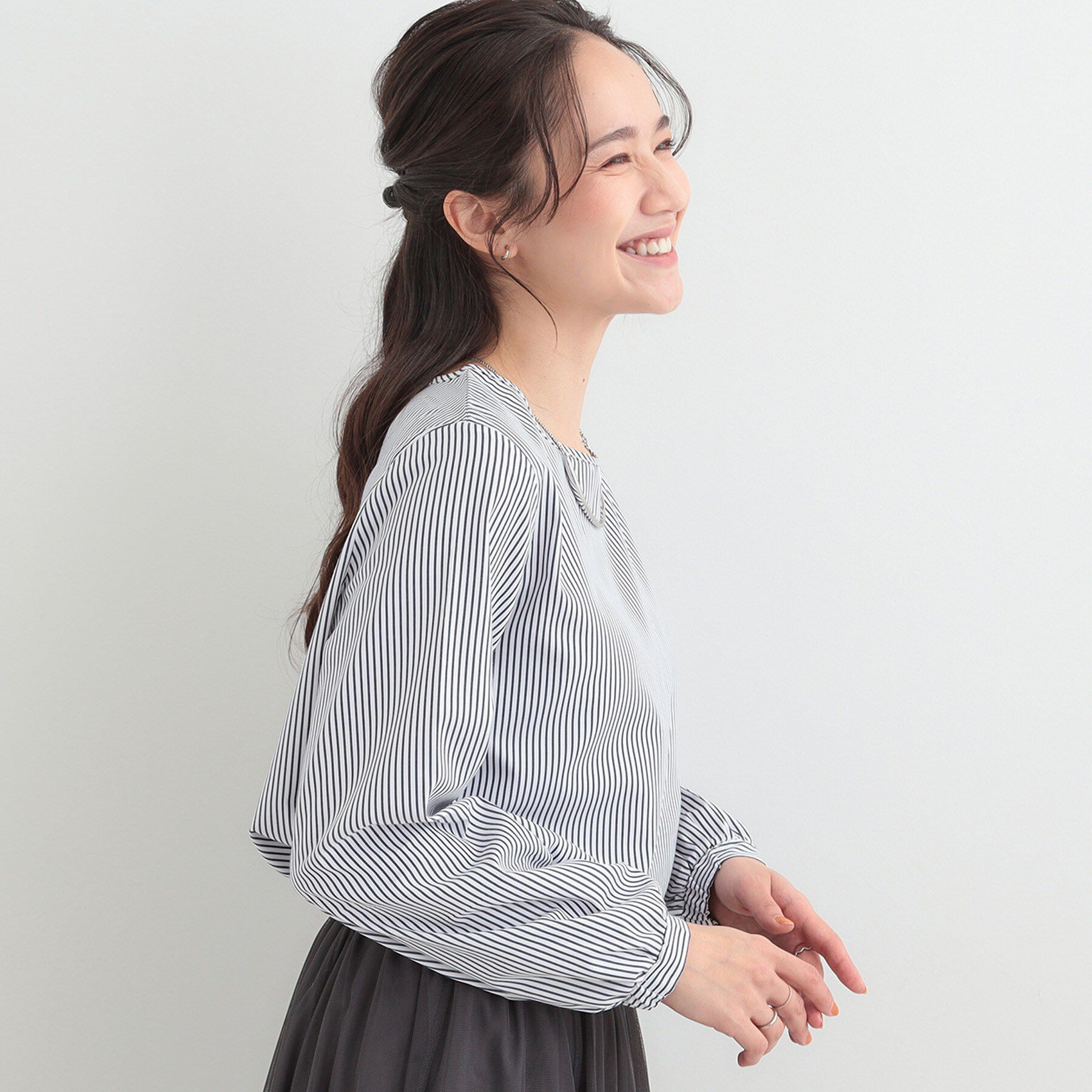 SHOO･LA･RUE「【洗濯機可/2点セット/S-LL】着回し自在 きれい見え ニットベスト＋ブラウス」|ニット・セーター|