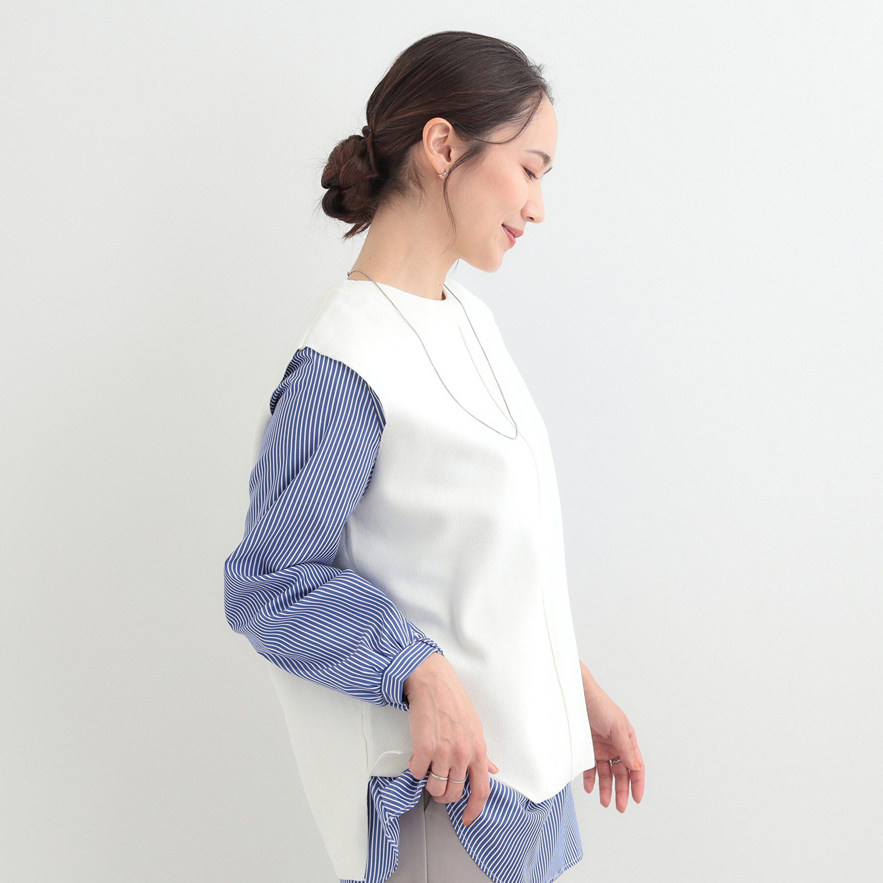 SHOO･LA･RUE「【洗濯機可/2点セット/S-LL】着回し自在 きれい見え ニットベスト＋ブラウス」|ニット・セーター|