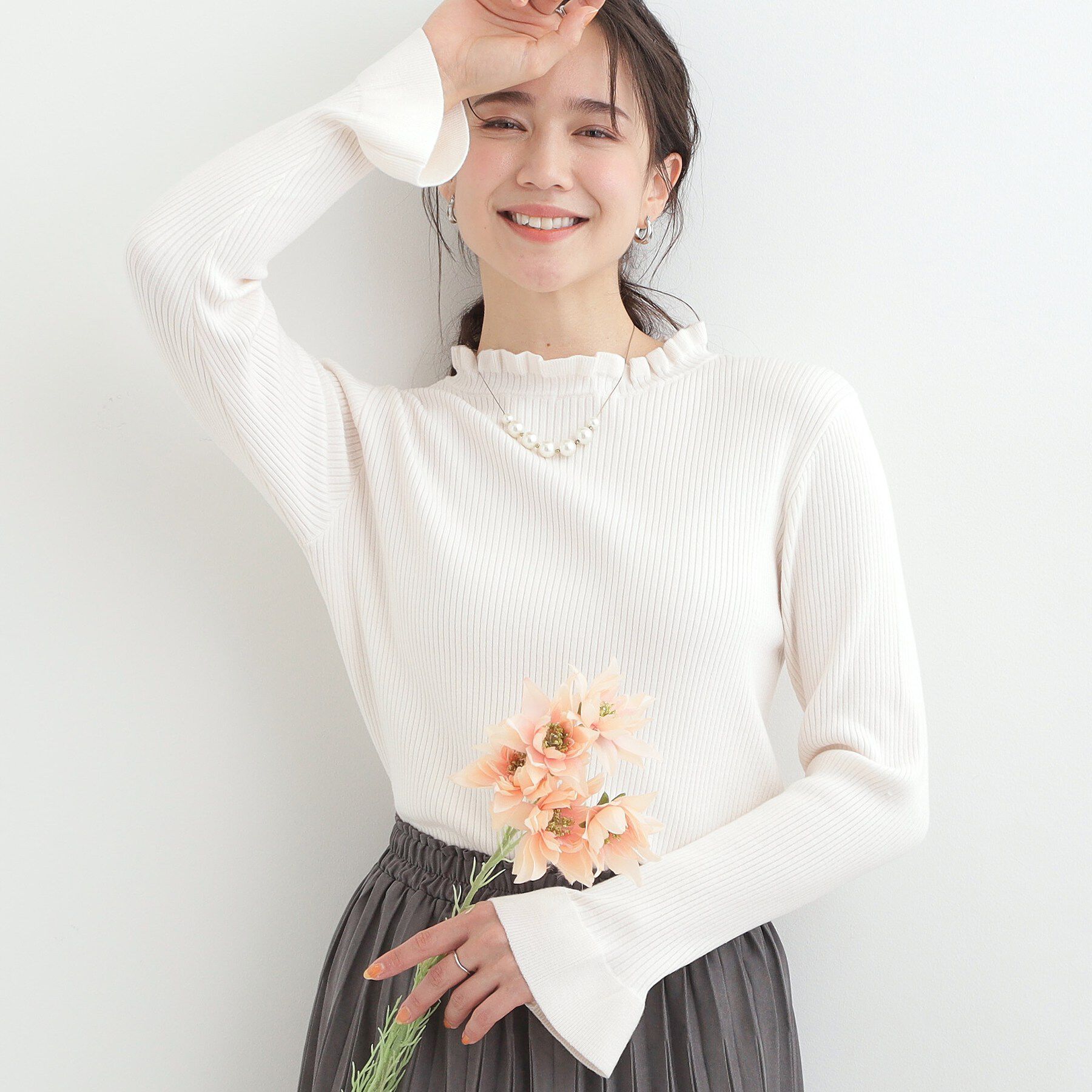 SHOO･LA･RUE「【洗濯機可/S-LL】メリハリフリルですっきり見える やわらかリブニット」|ニット・セーター|オフホワイト(003