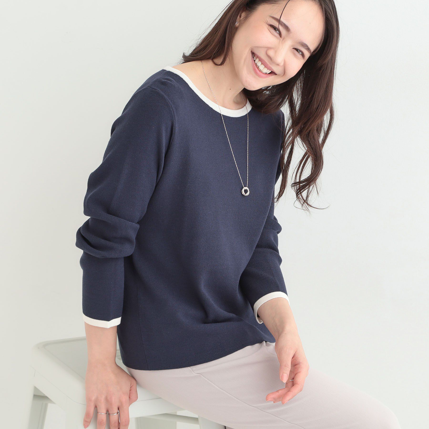 SHOO･LA･RUE「【洗濯機可/S-LL/アンサンブル可】すっきりと好印象 配色クルーネックニット」|ニット・セーター|ネイビー(594)