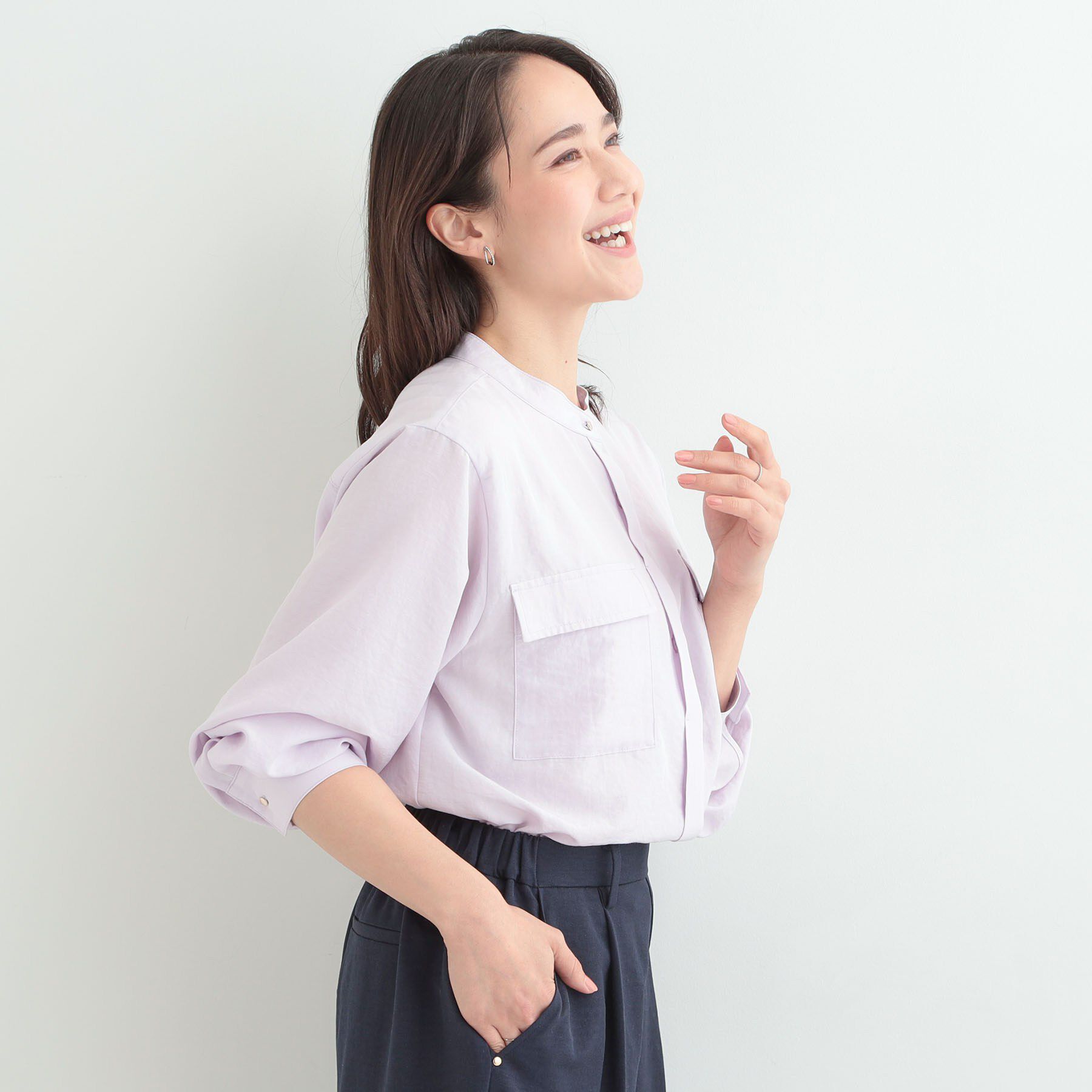 SHOO･LA･RUE「【イージーケア/S-LL/UV】きれいめにもラフにも　ダブルフラップポケットバンドカラーシャツ」|シャツ・ブラウス|