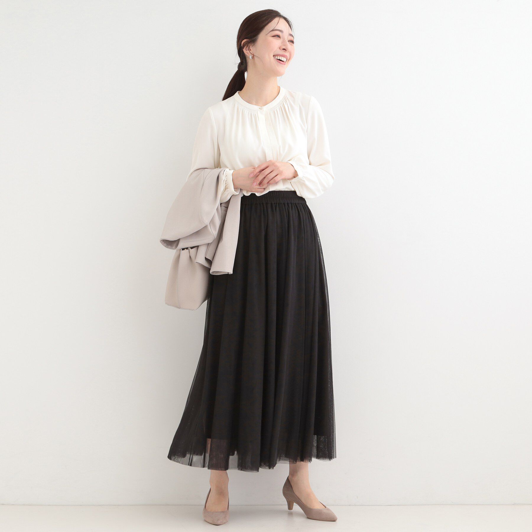 SHOO･LA･RUE「【洗濯機可/吸水速乾】メタルボタンがアクセント ふんわりギャザーブラウス」|シャツ・ブラウス|