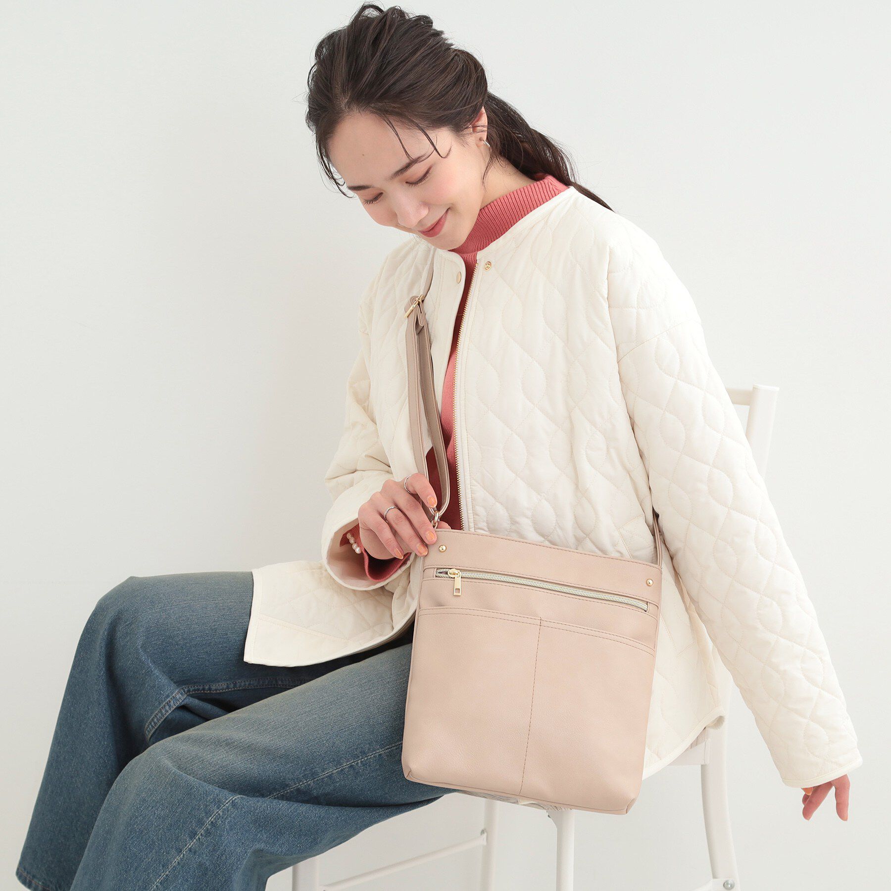 SHOO･LA･RUE「【8ポケット/ギフトにも】すっきり見えのショルダーバッグ」|ショルダー・メッセンジャー|ベージュ(052)