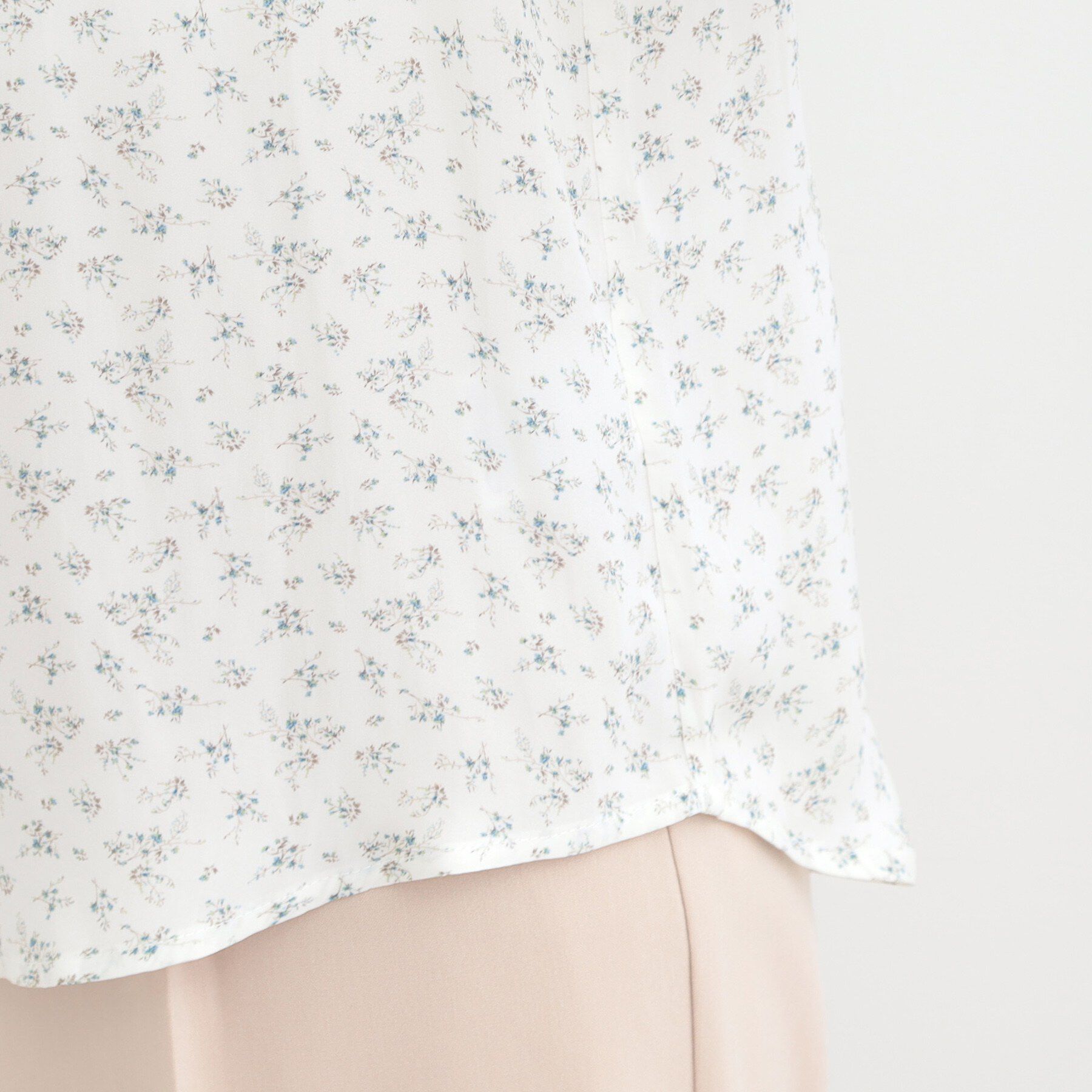 SHOO･LA･RUE「【S-LL】首元すっきり魅せ　大人の上品サテンブラウス」|シャツ・ブラウス|