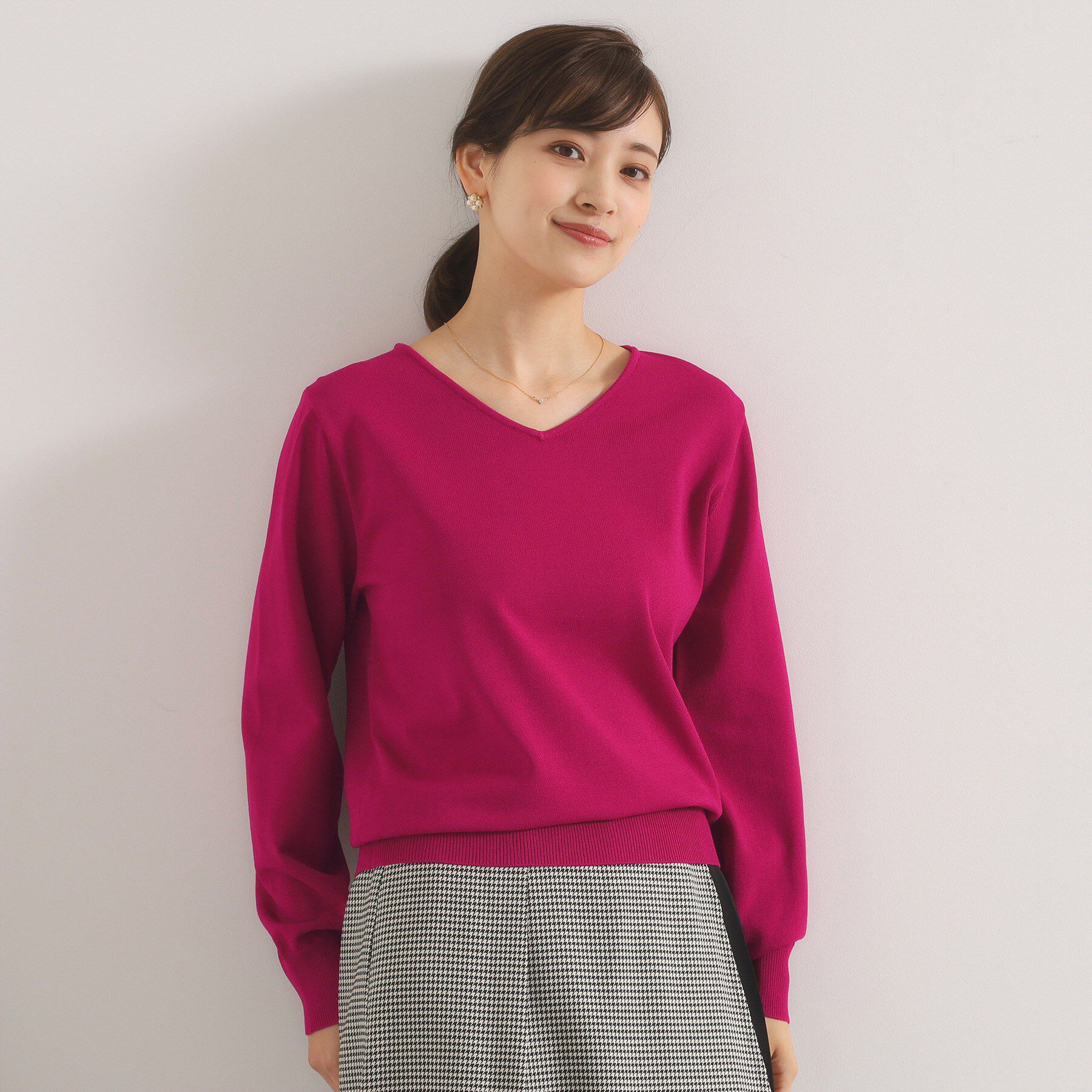 ITS&rsquo;DEMO「【縮みに強い／洗濯機OK】Vネックニットプルオーバー」|ニット・セーター|ピンク(074)