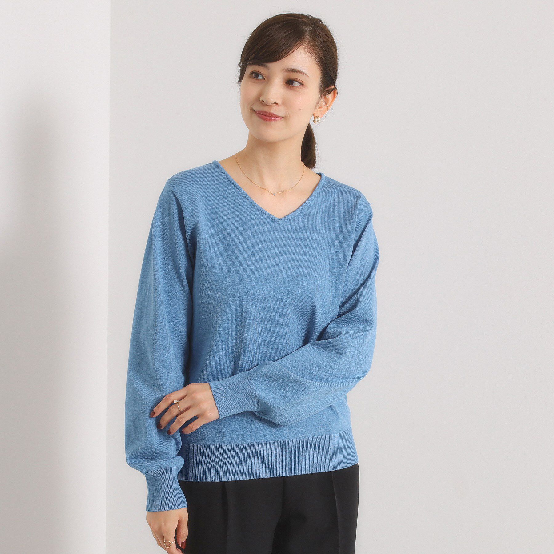 ITS&rsquo;DEMO「【縮みに強い／洗濯機OK】Vネックニットプルオーバー」|ニット・セーター|ブルー(092)